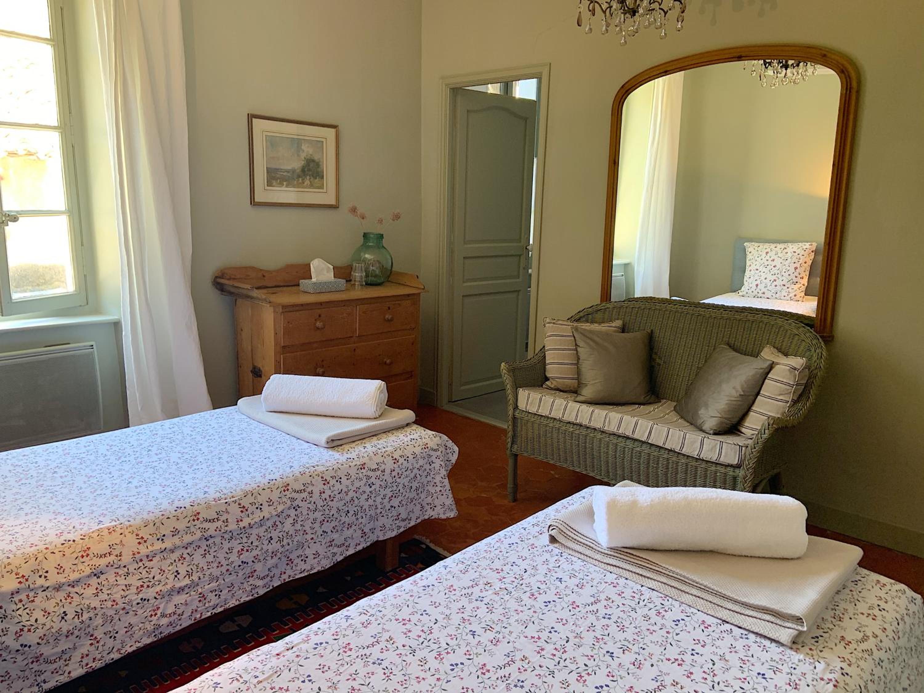 Twin Room - Photo 4