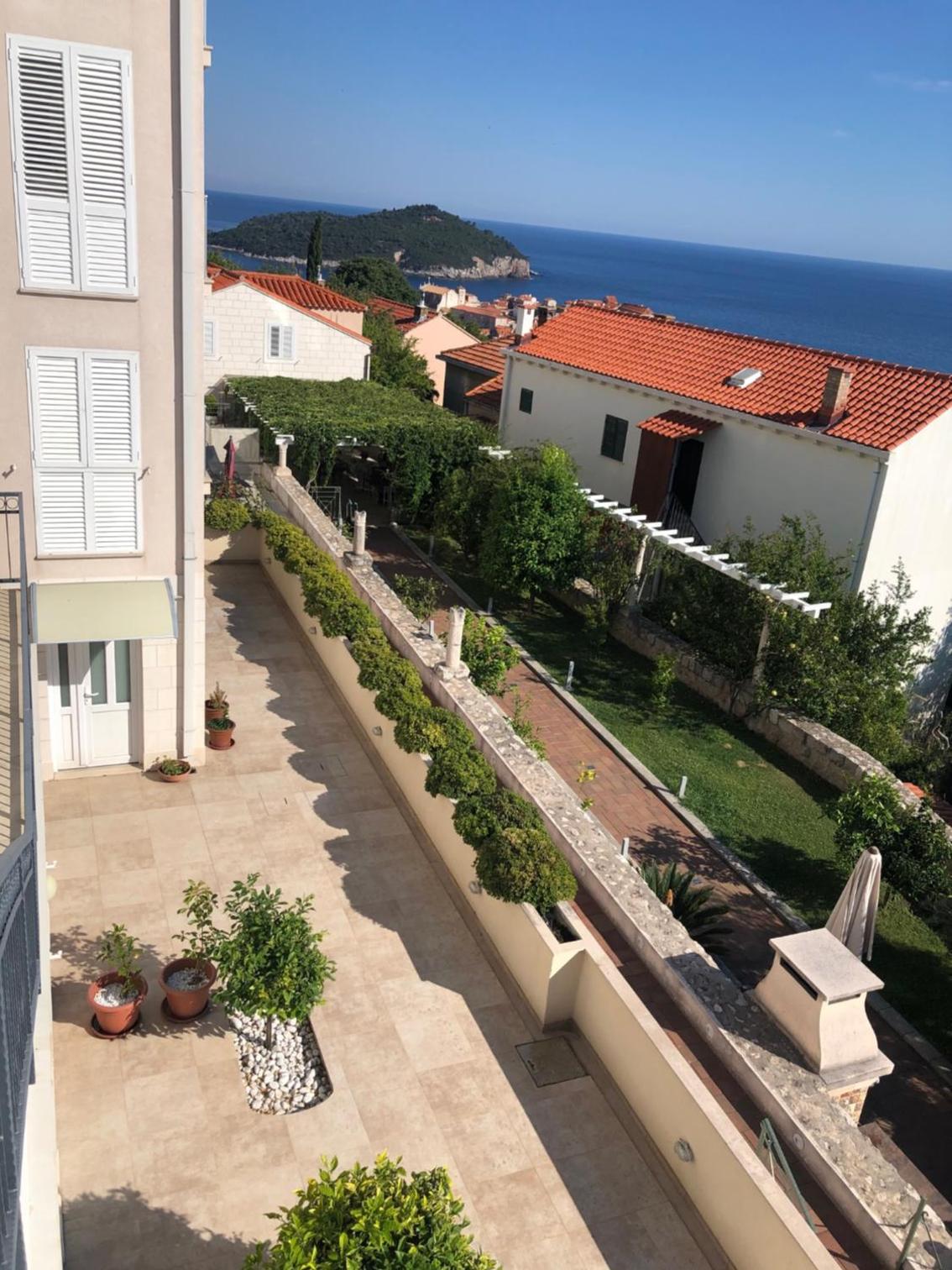 Studio with Terrace and Sea View