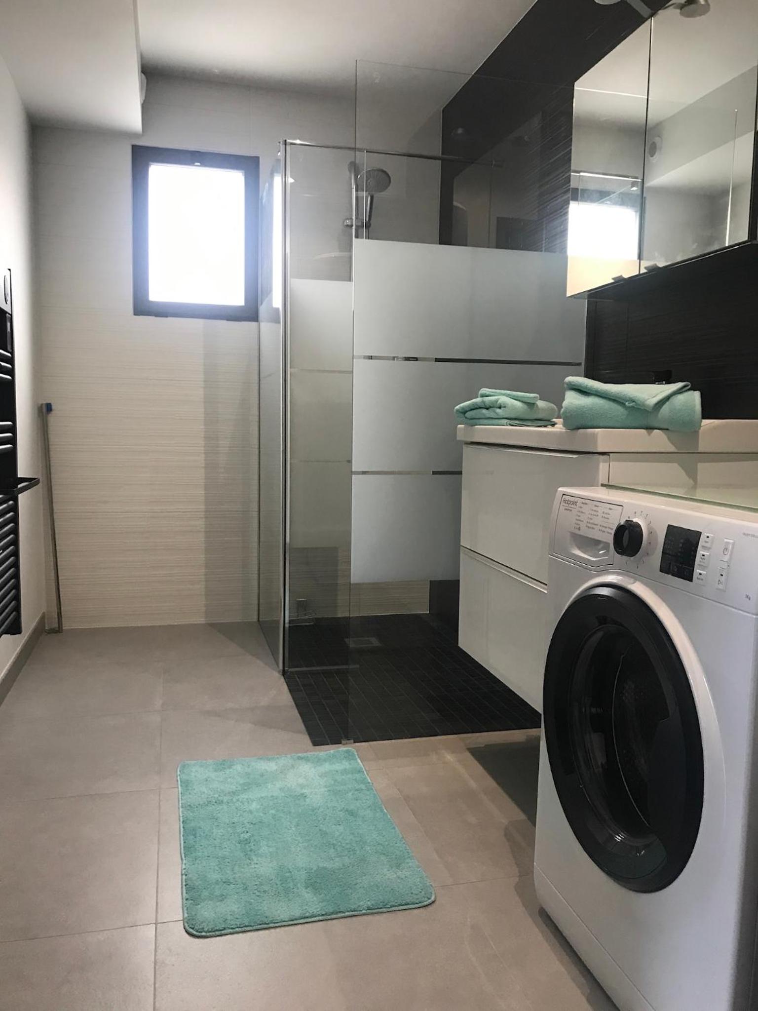 One-Bedroom Apartment - Photo 2