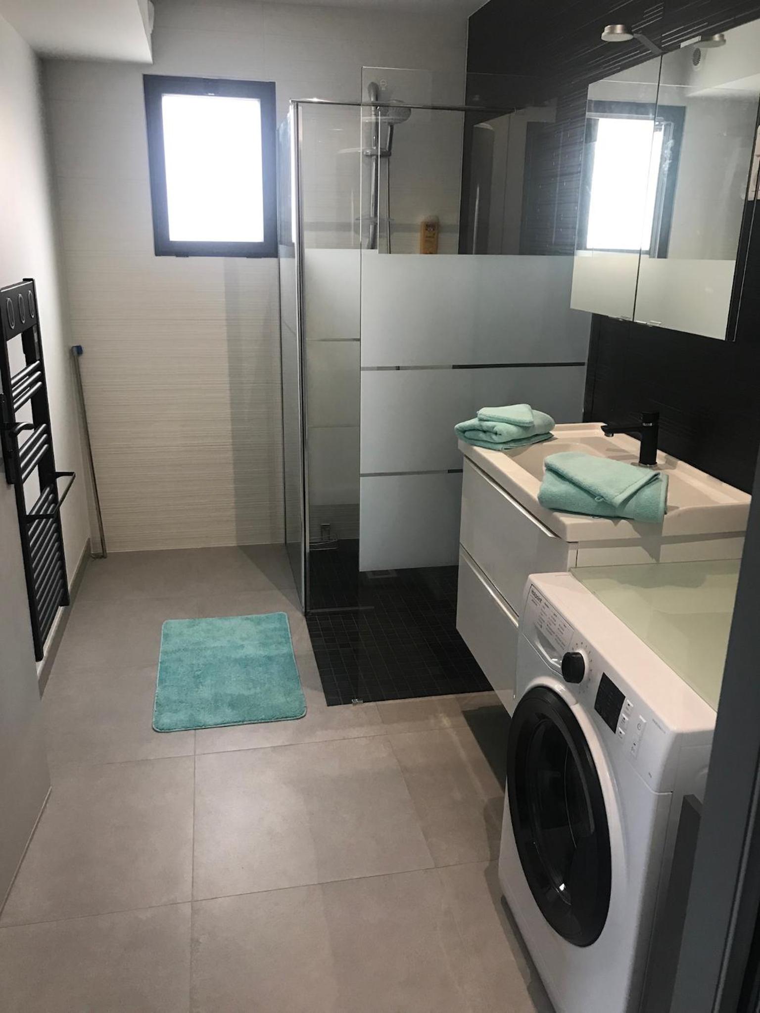One-Bedroom Apartment - Photo 1