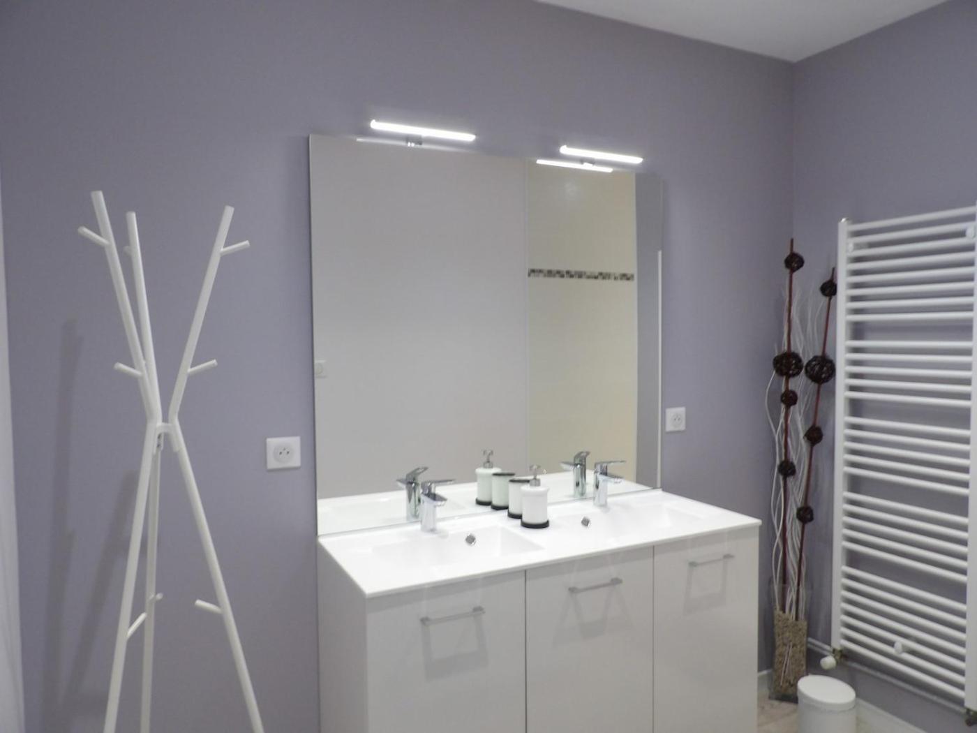 Family Room with Private Bathroom - Photo 3