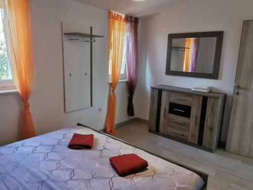 One-Bedroom Apartment - Photo 1