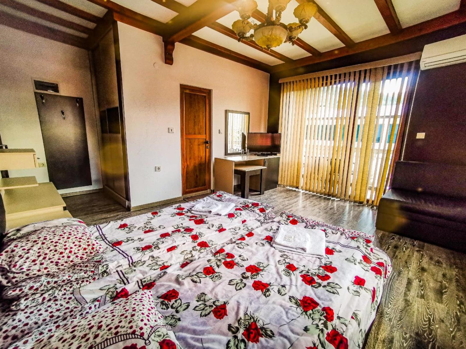 Twin Room - Photo 2