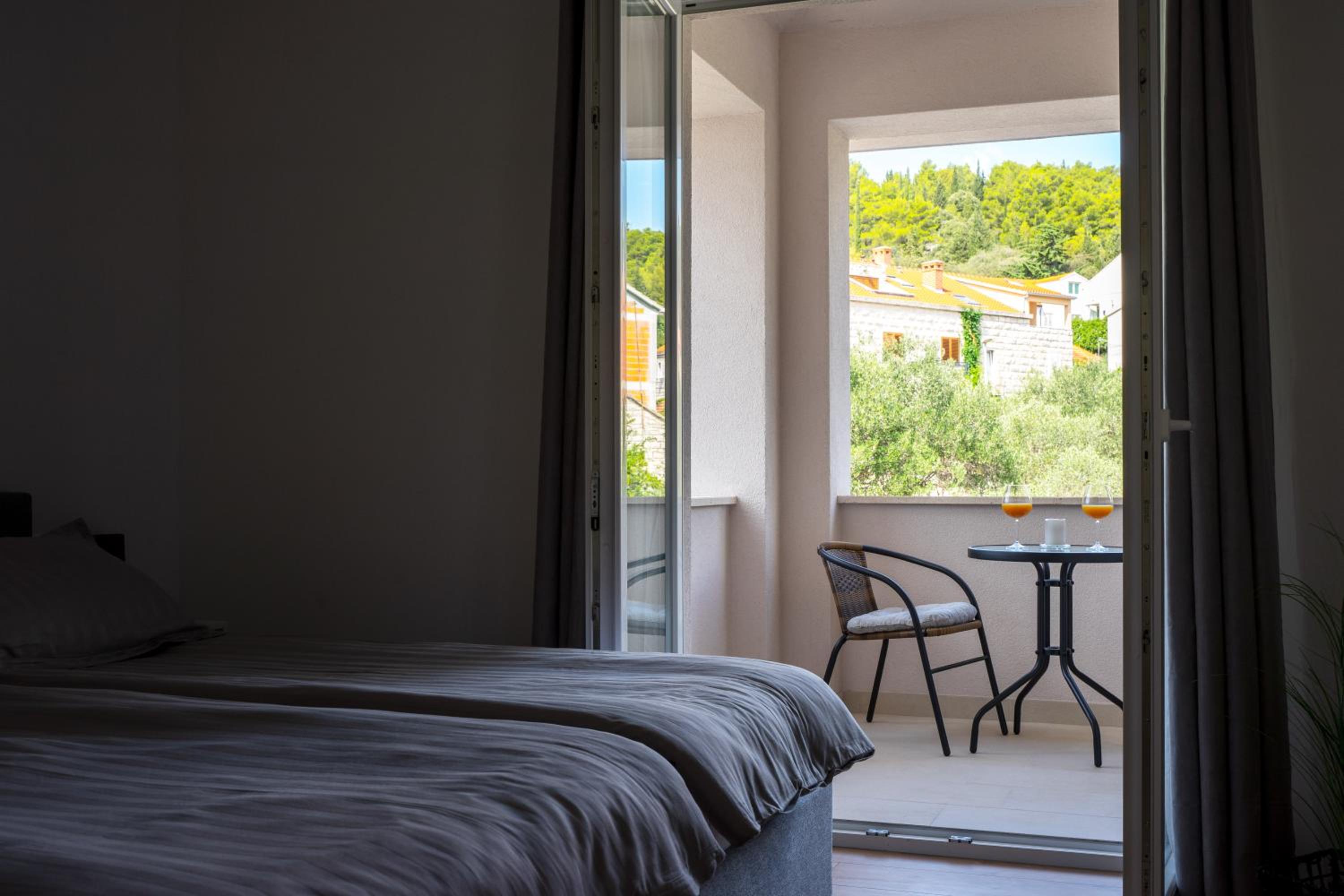 King Room with Balcony photo 1