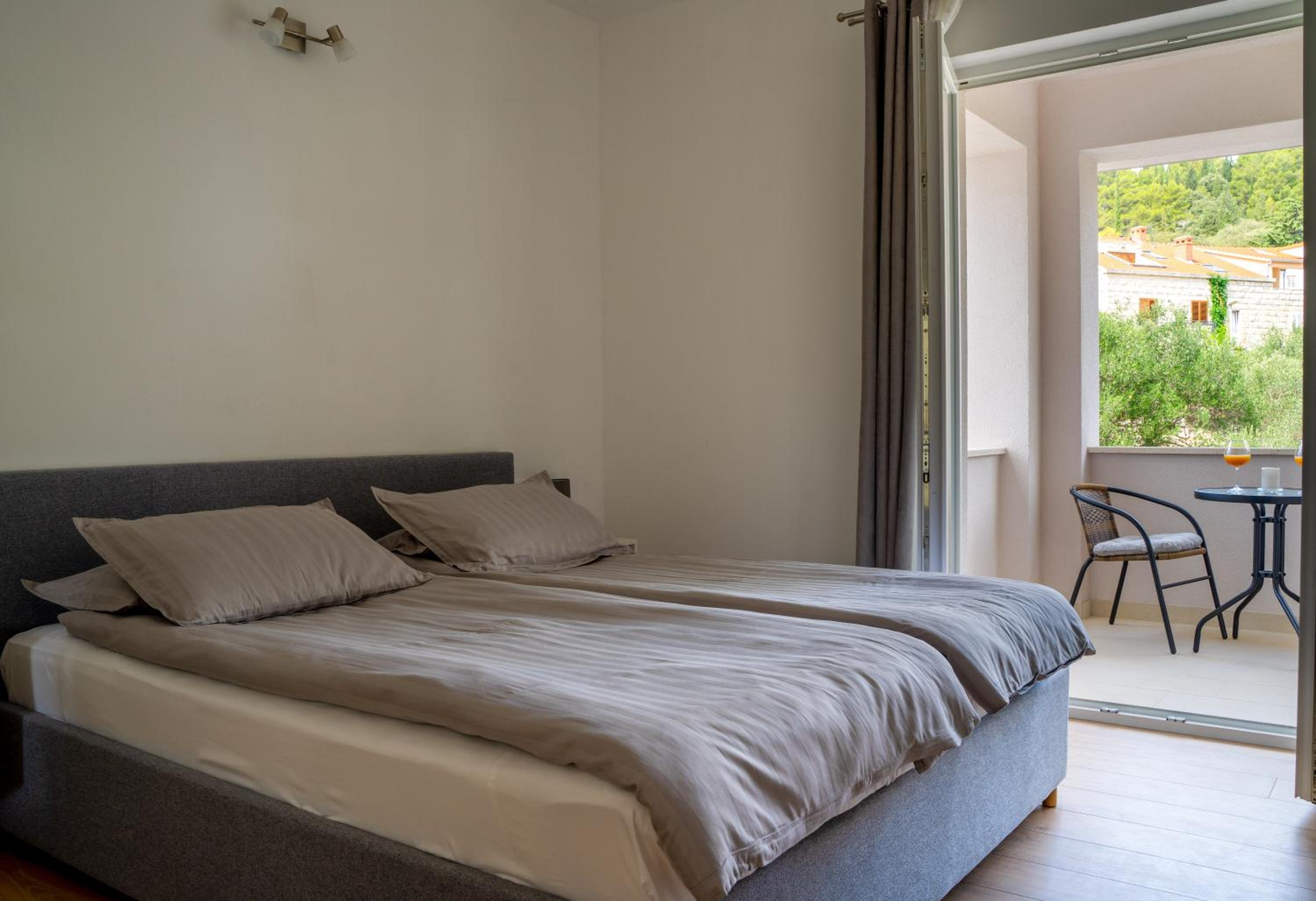 King Room with Balcony photo 2