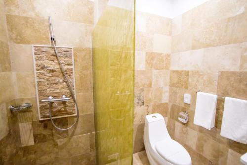 King Suite - Photo 2