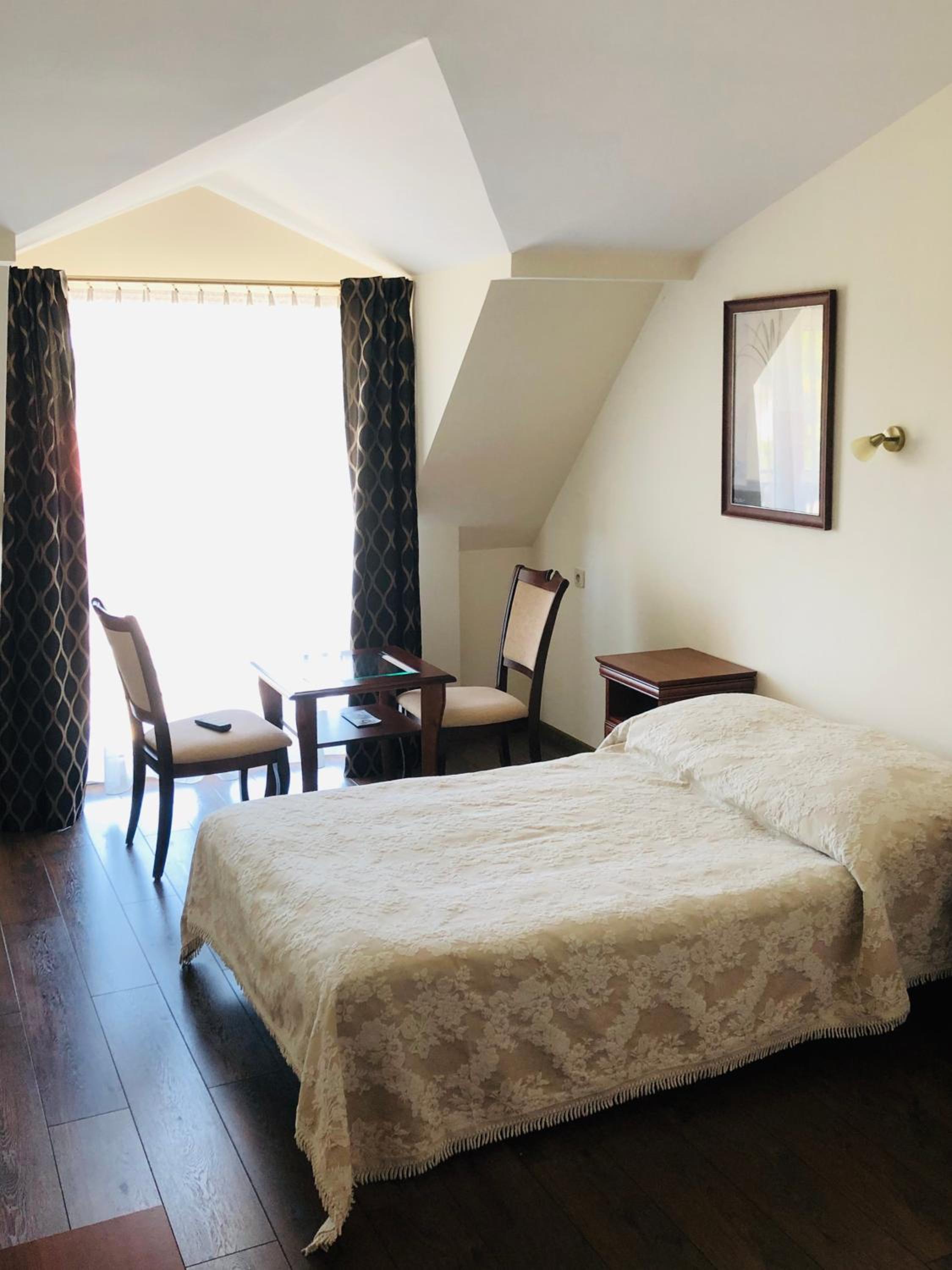 Double or Twin Room with Private Bathroom photo 3