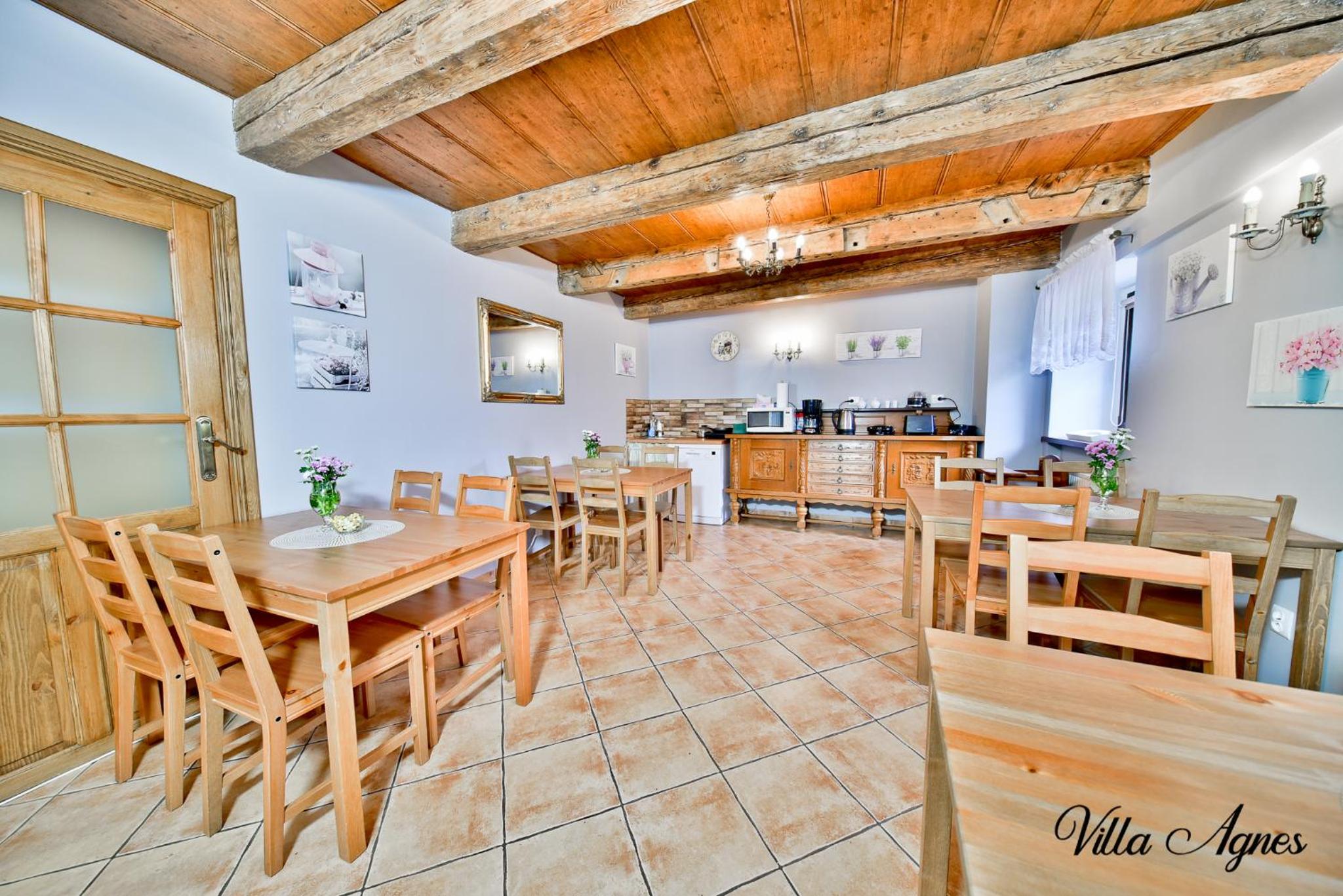 Seven-Bedroom House photo 2