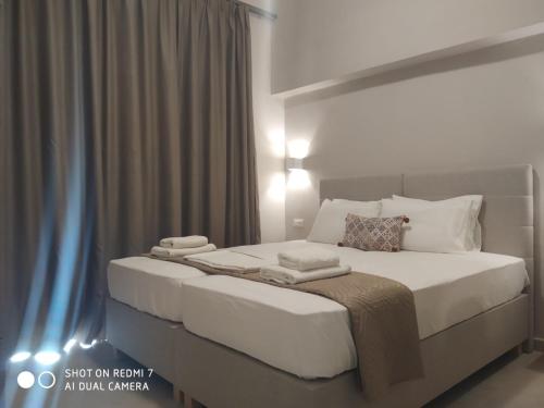 Standard Double or Twin Room with Balcony - Photo 6