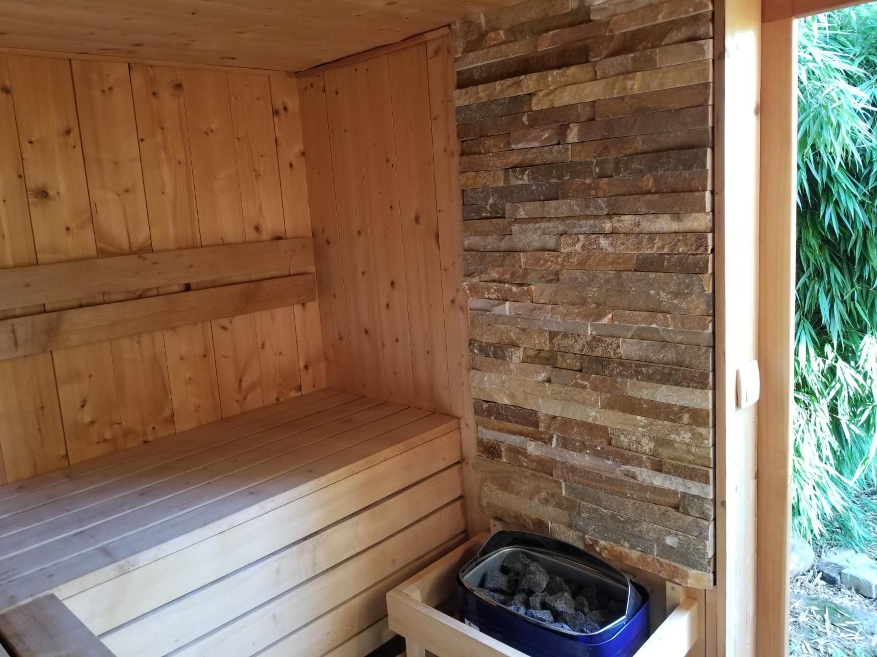 Double Room with Private Bathroom - Photo 13