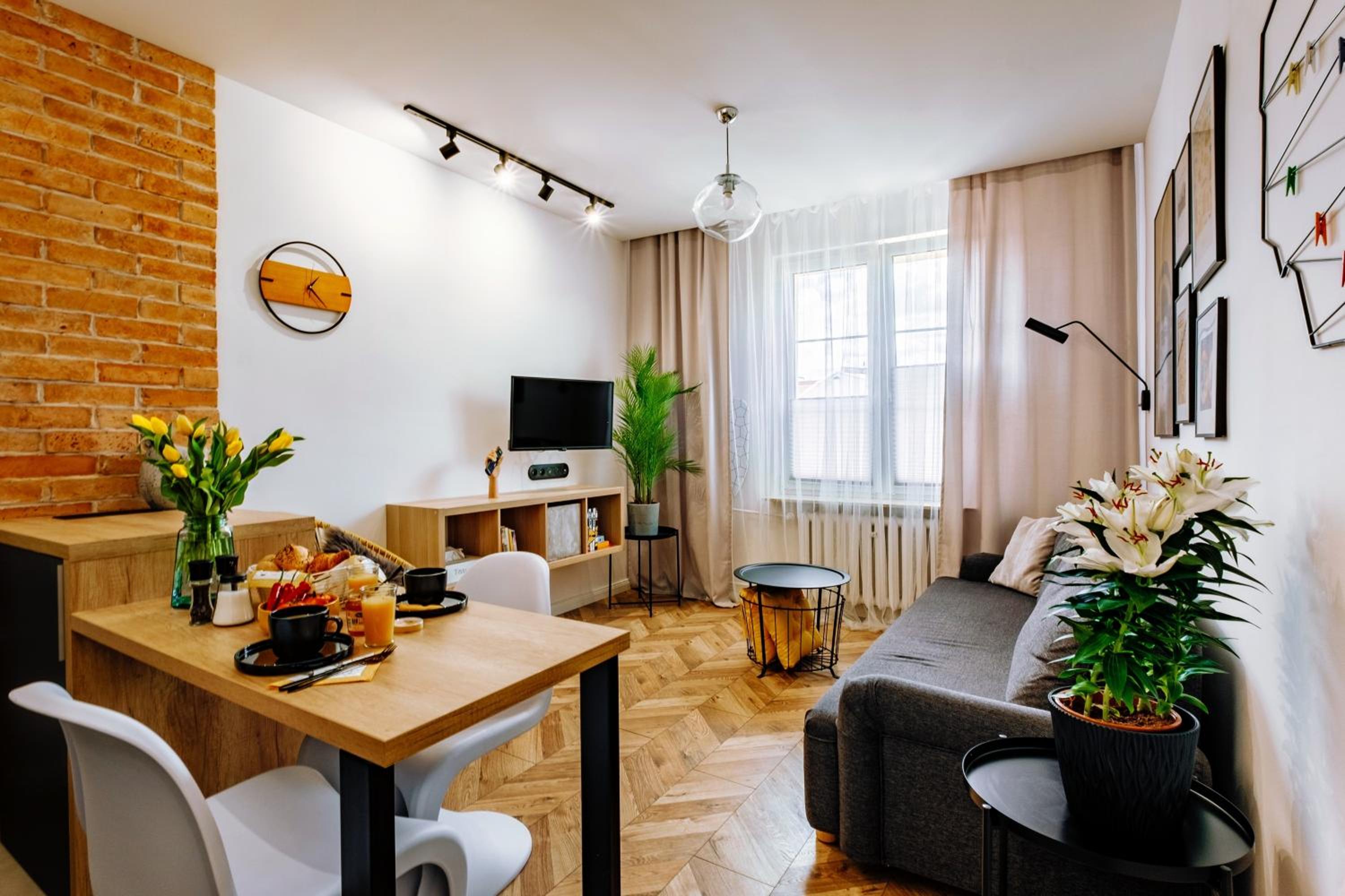 One-Bedroom Apartment photo 1