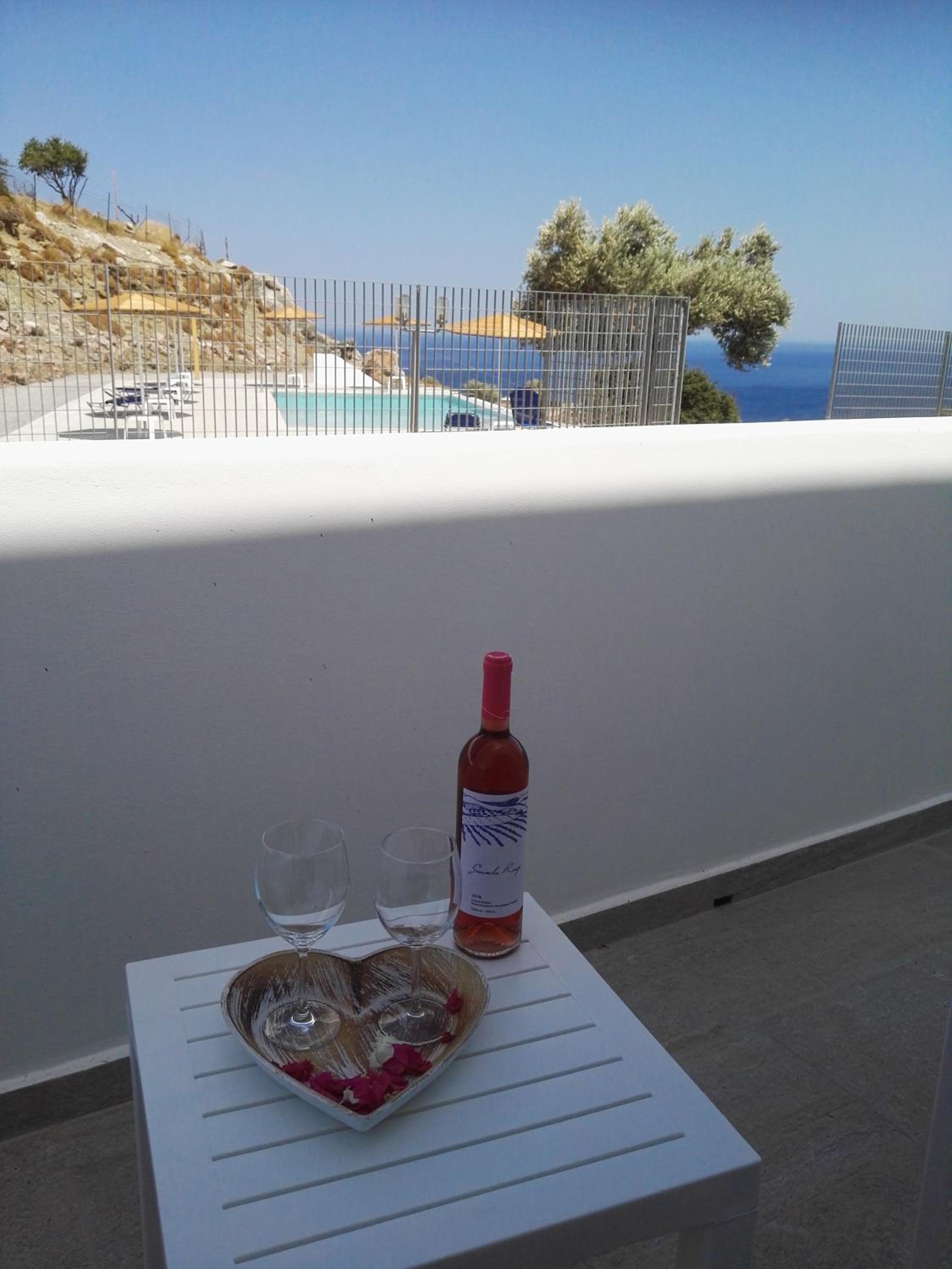 Deluxe Double Room with Side Sea View