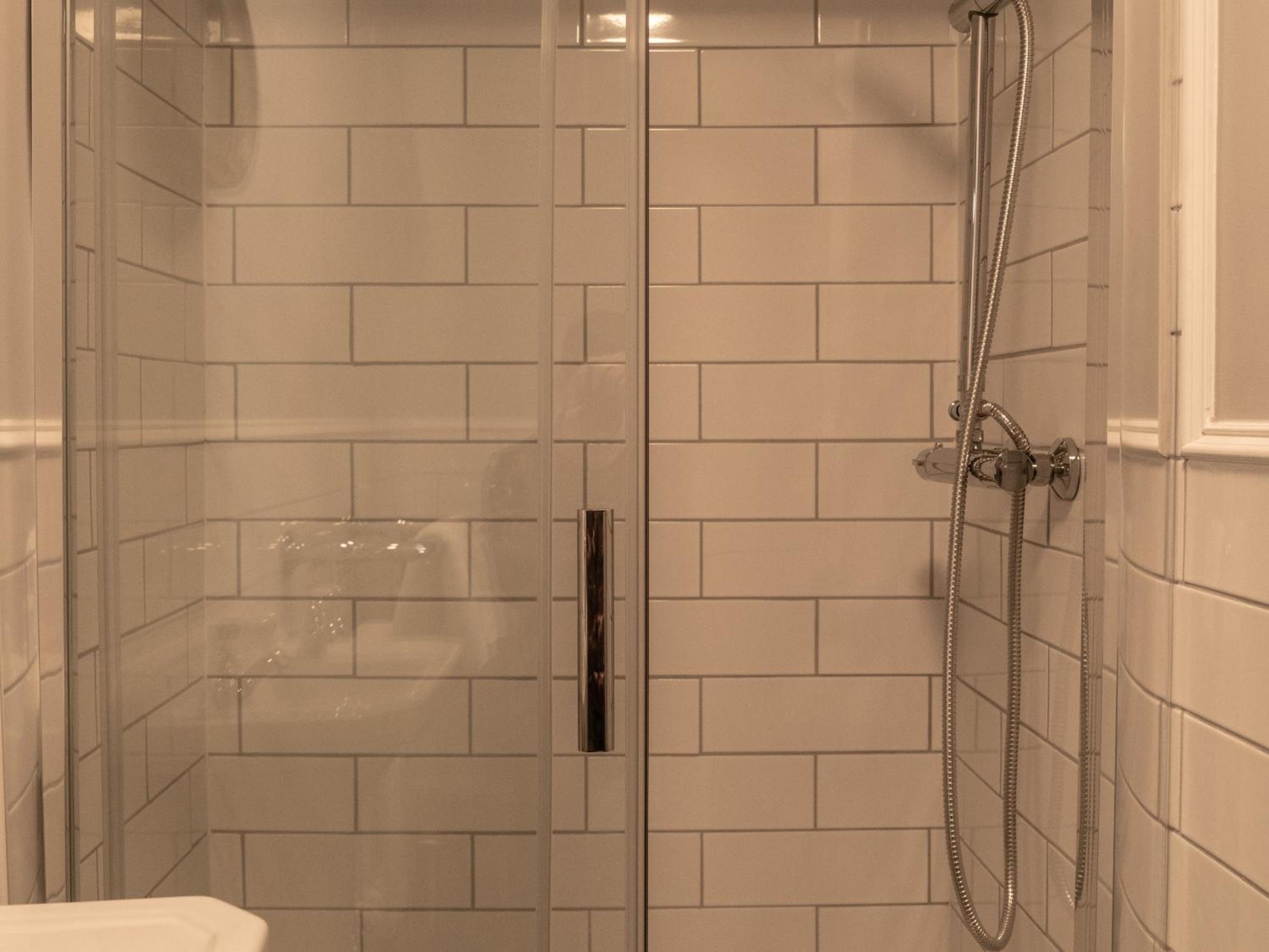 Standard Double Room - Photo 8