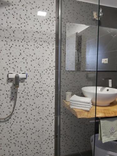 Studio Apartment - Photo 22