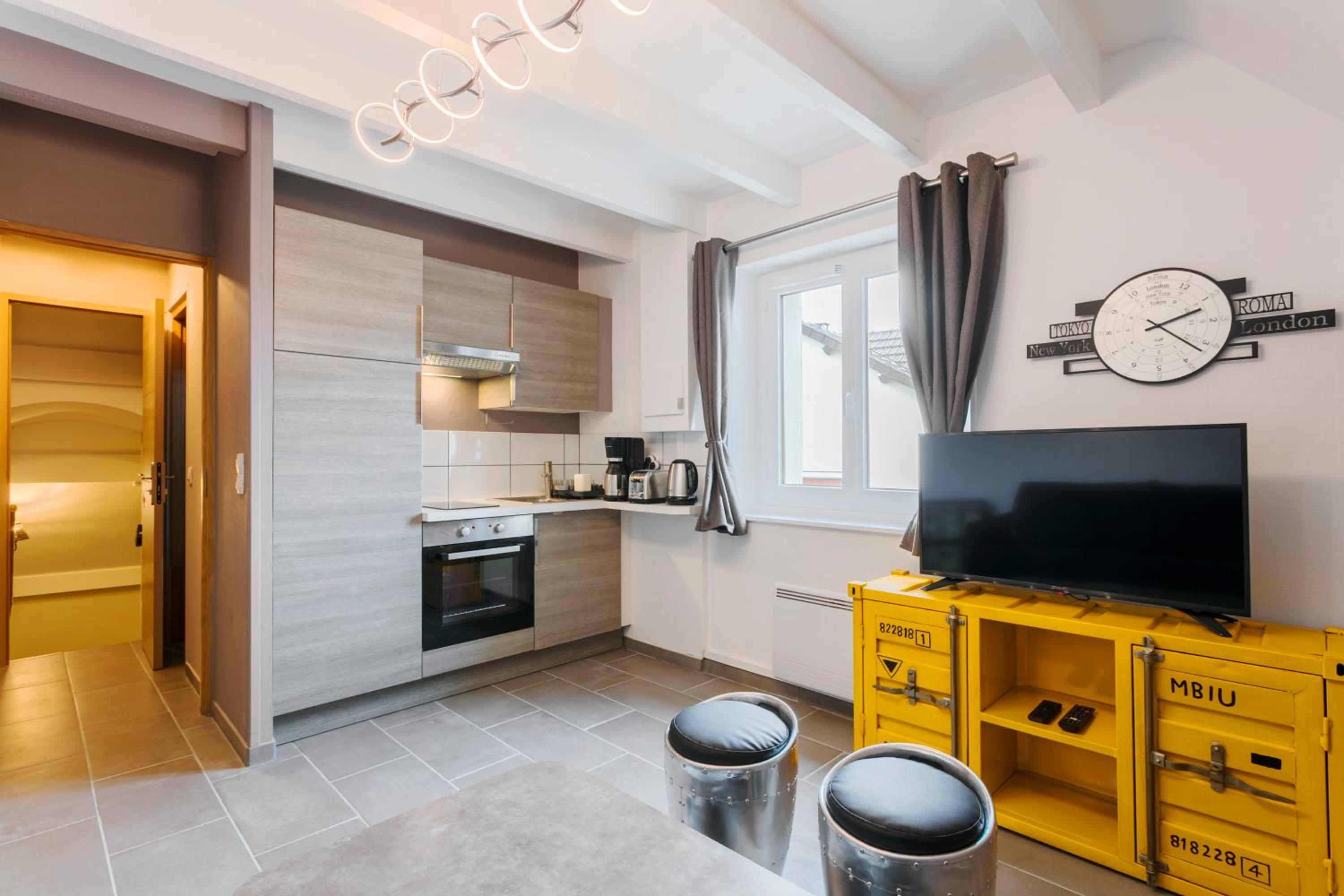 Deluxe Apartment
