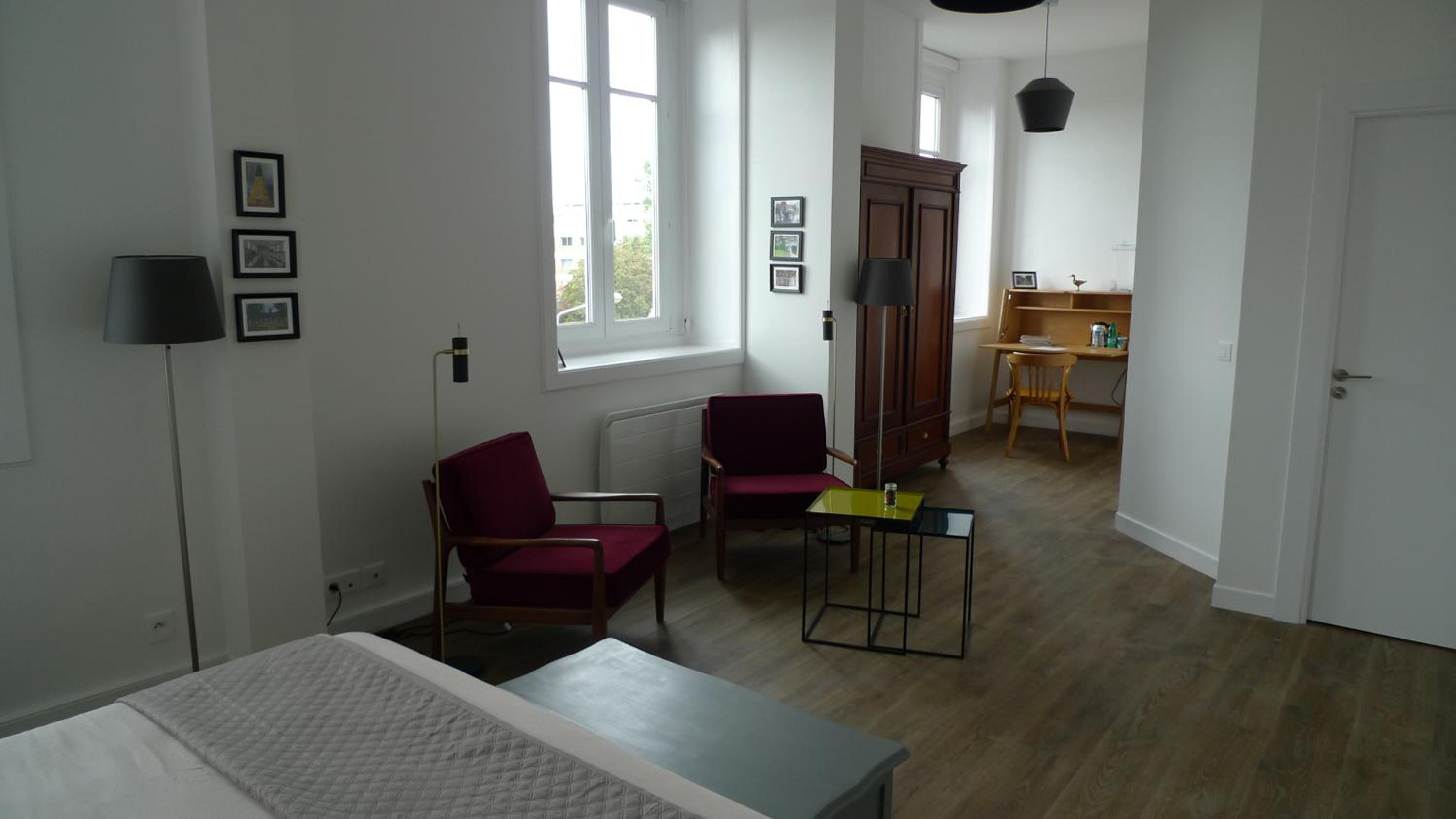 Deluxe Double Room with Shower - Photo 4