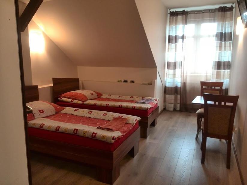 Twin Room with Private Bathroom - Photo 1