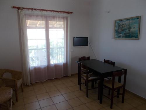 Two-Bedroom Apartment  with Sea View (4 Adults) photo 3