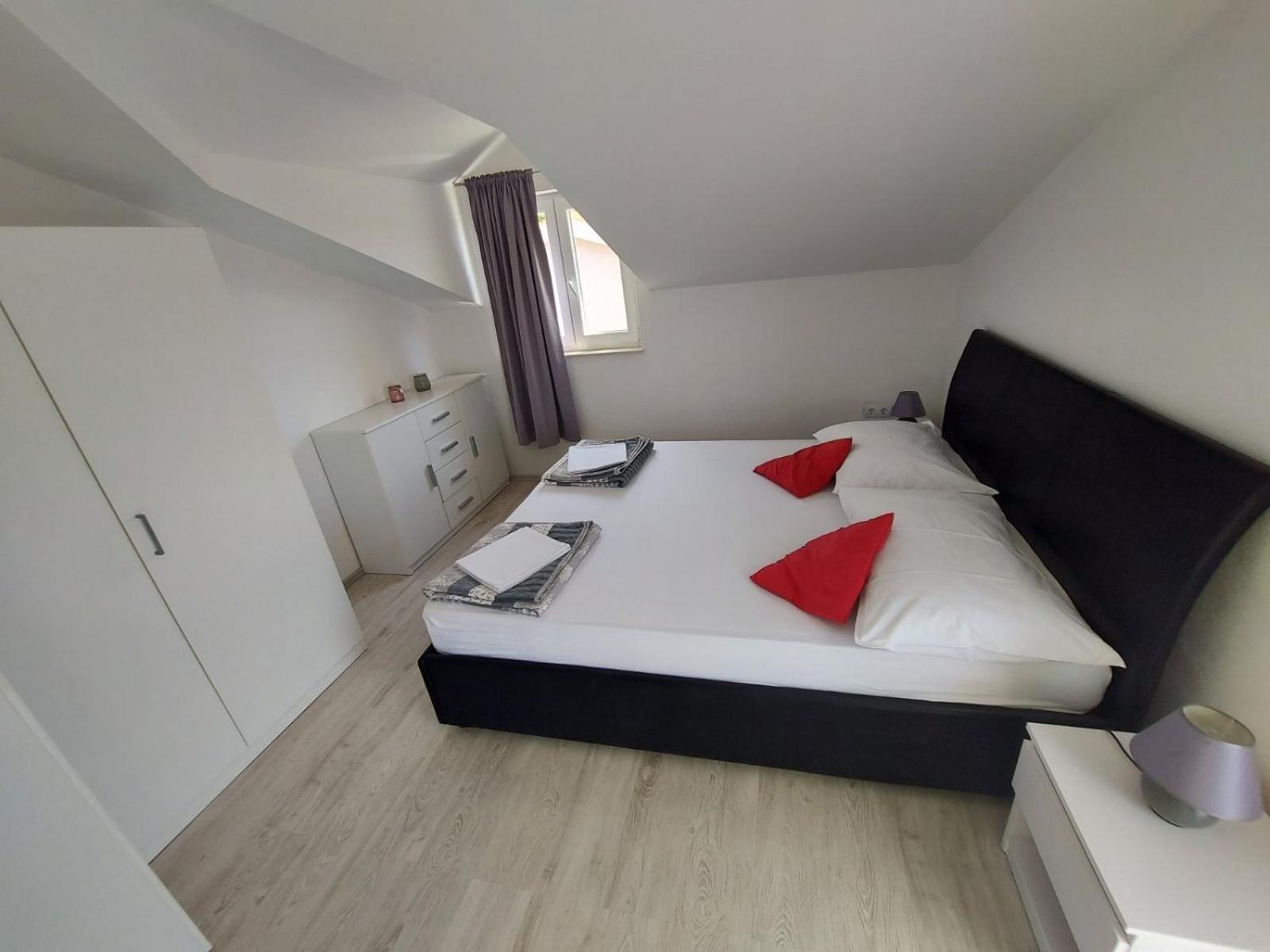 Apartment with Sea View - Photo 6