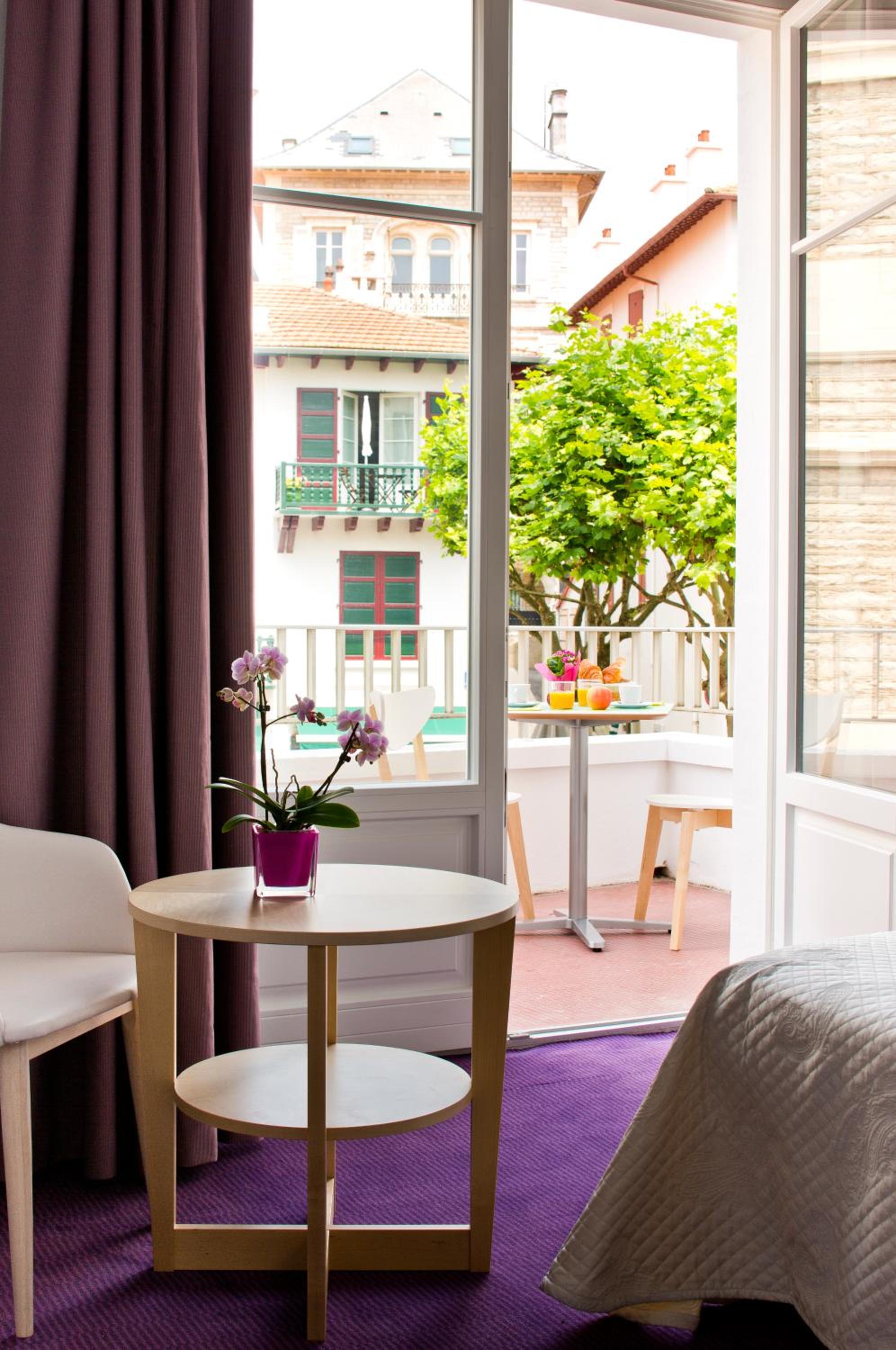 Queen Room with Balcony