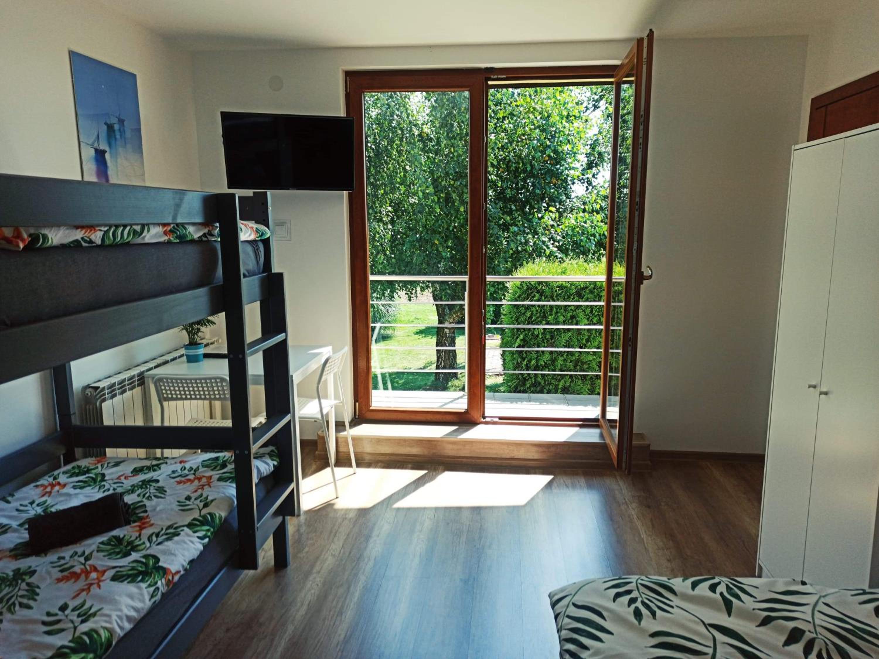 Quadruple Room with Private Bathroom - Photo 2