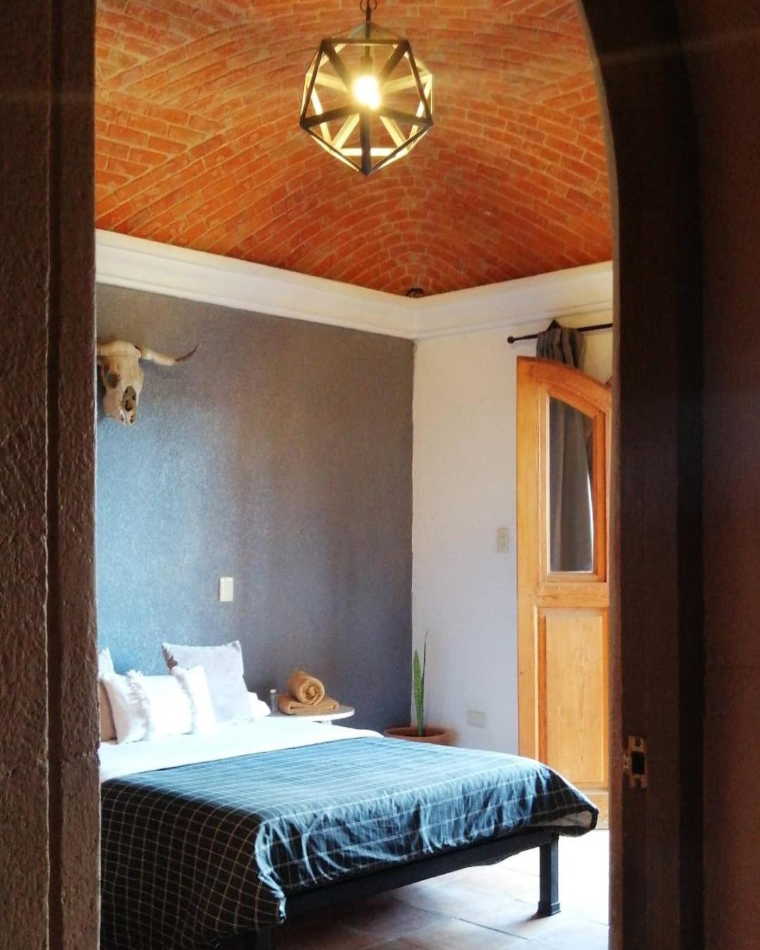 Double Room with Shared Bathroom photo 2