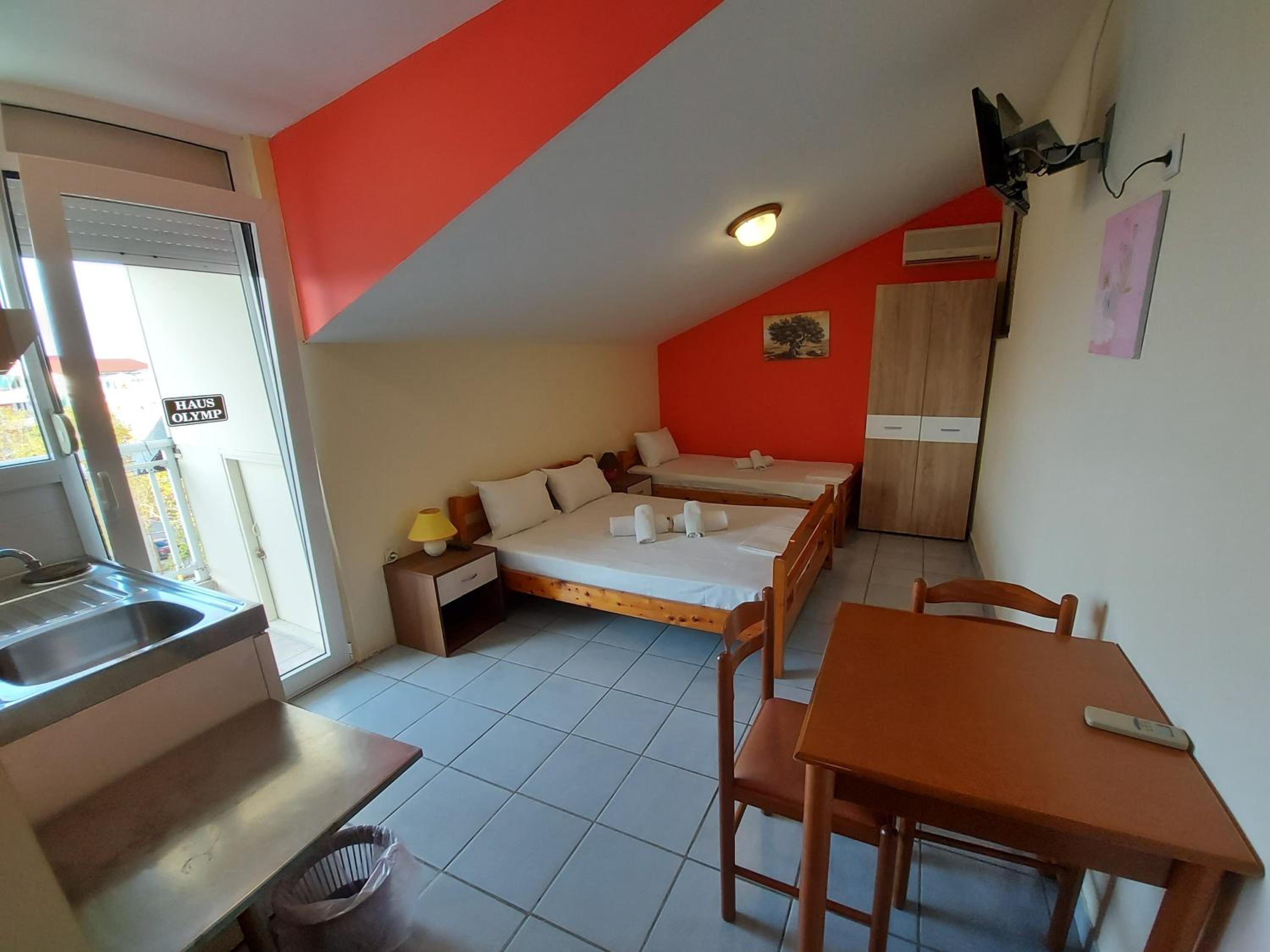 Studio (3 Adults)