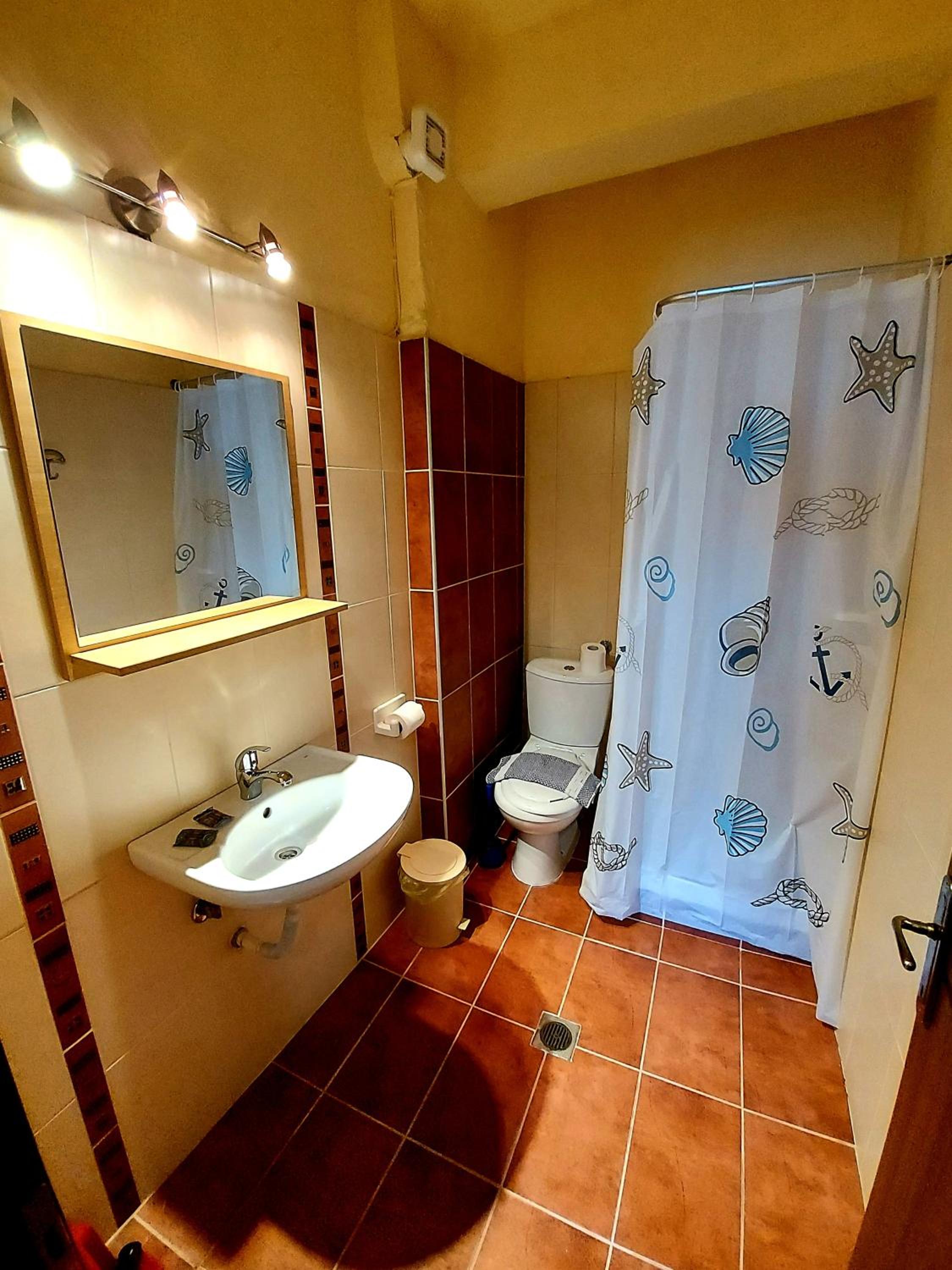 Two-Bedroom Apartment (5 Adults) - Photo 3