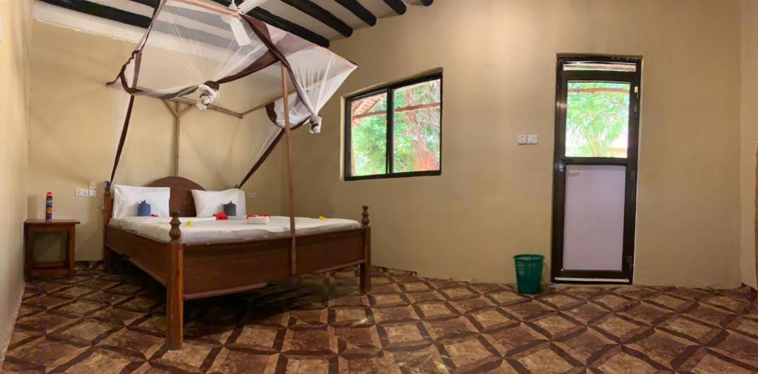 Double Room with Private Bathroom photo 2