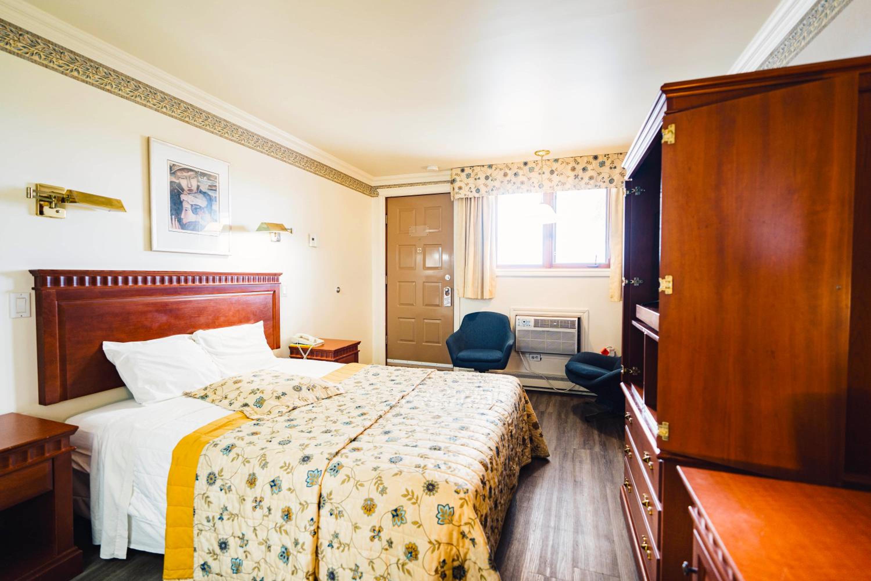 Queen Room