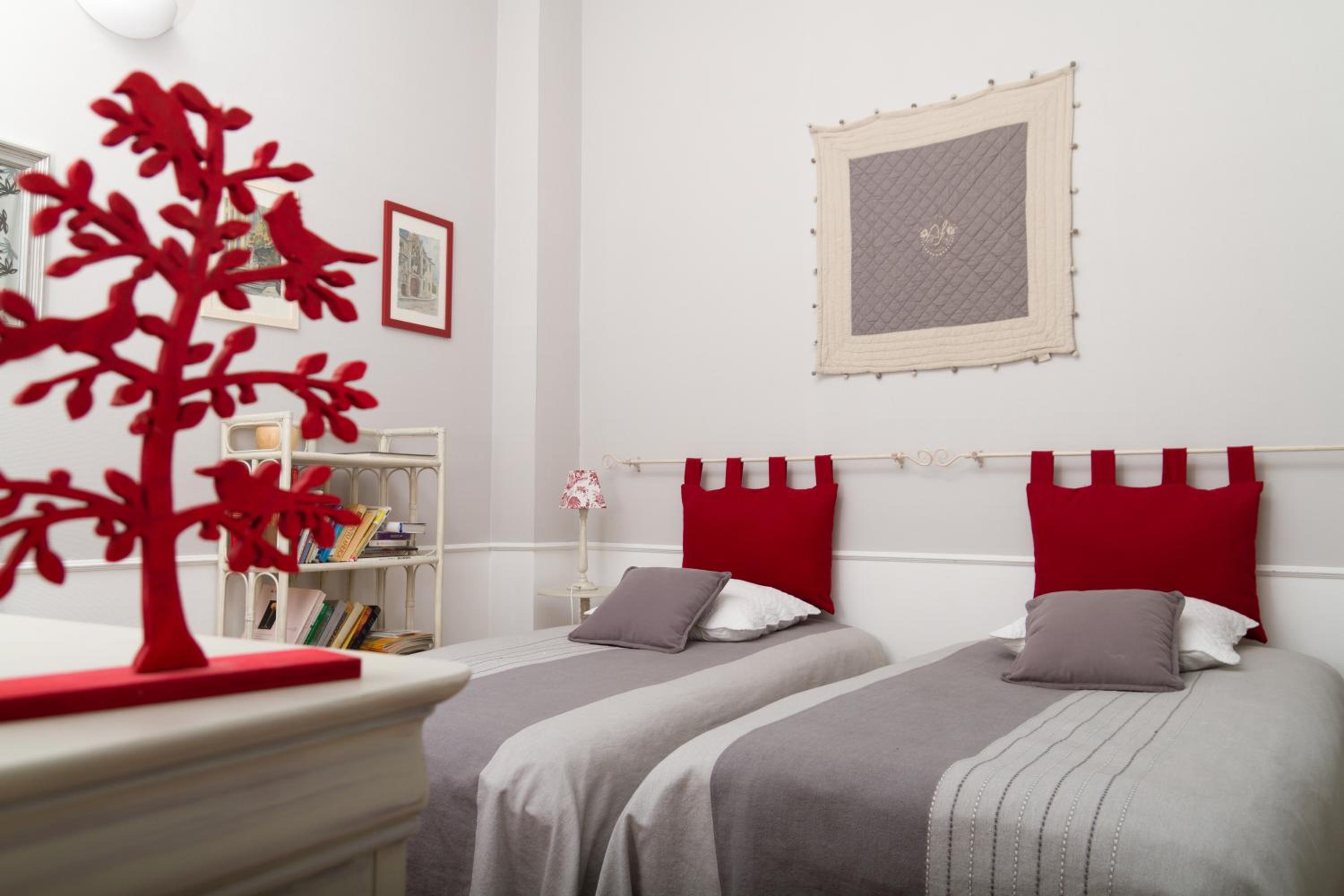 Three-Bedroom Apartment - Rennel  photo 1