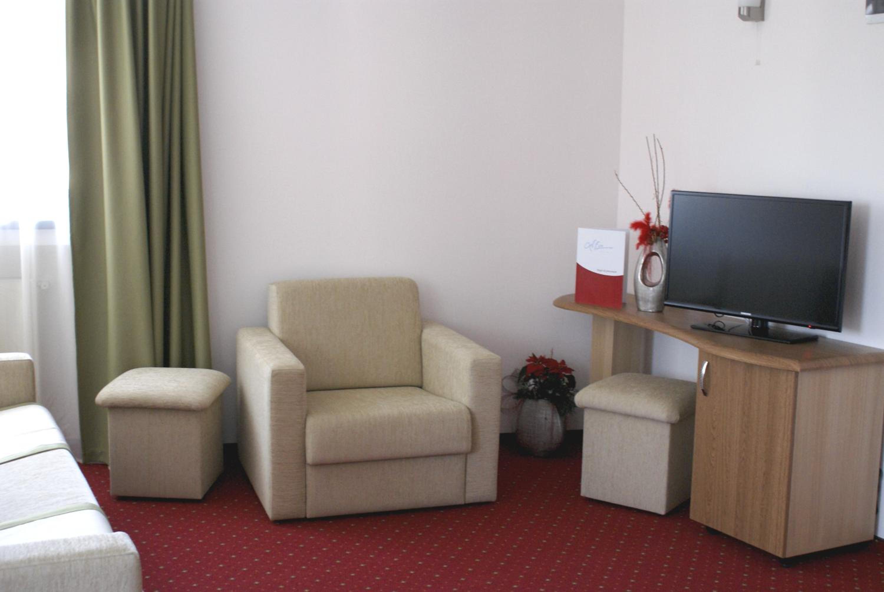 Suite 3* - Photo 2