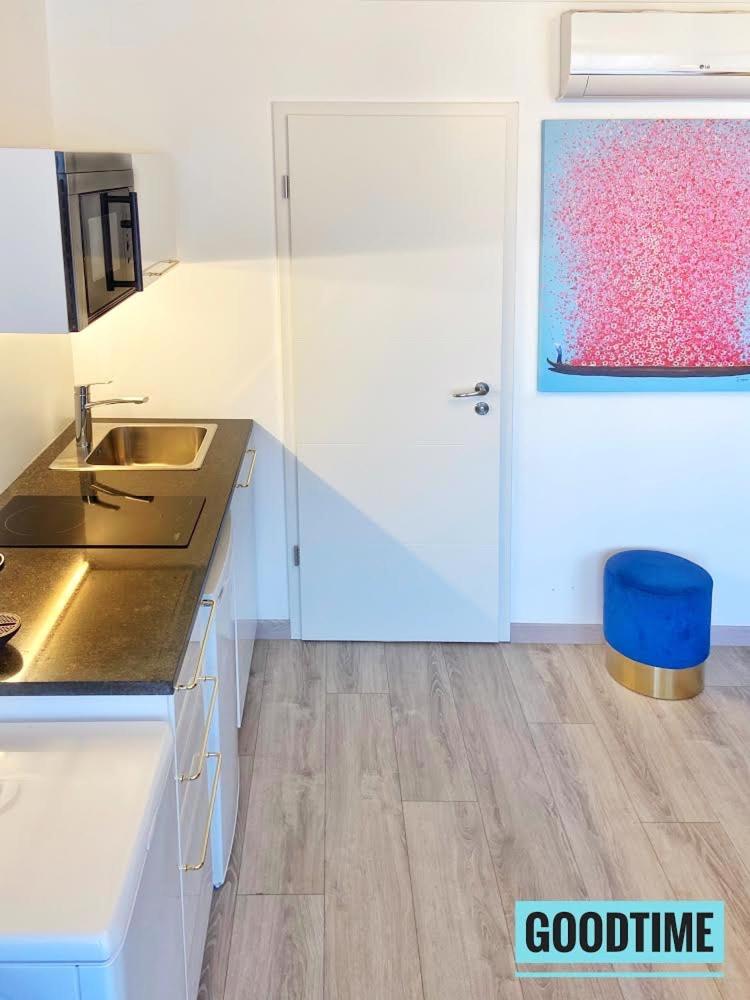 One-Bedroom Apartment - Photo 2