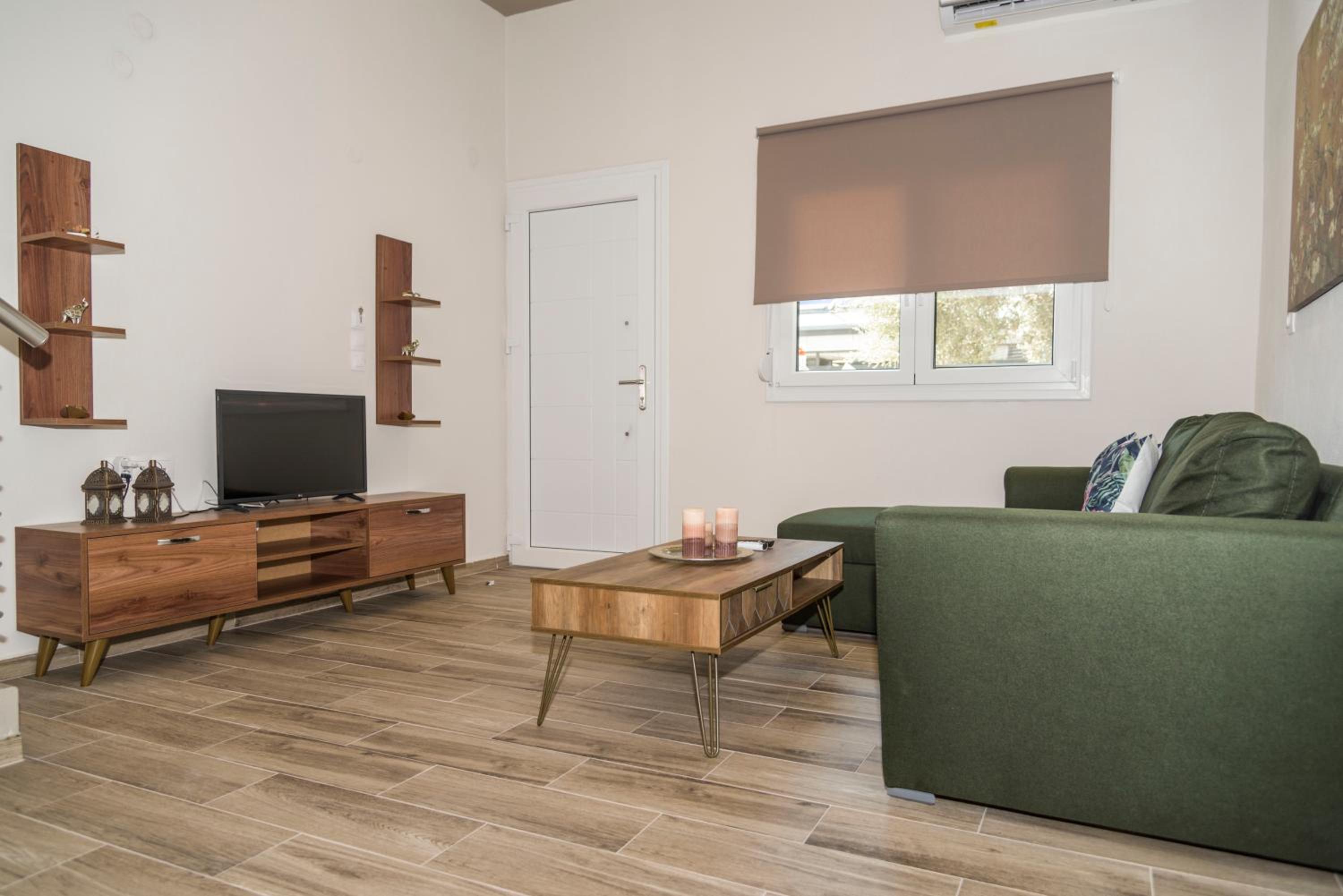 One-Bedroom Apartment - Photo 3