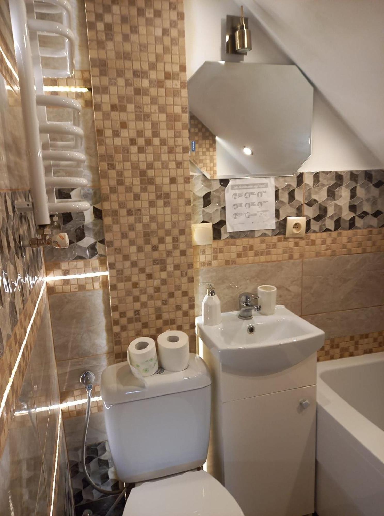 Triple Room with Private Bathroom photo 3