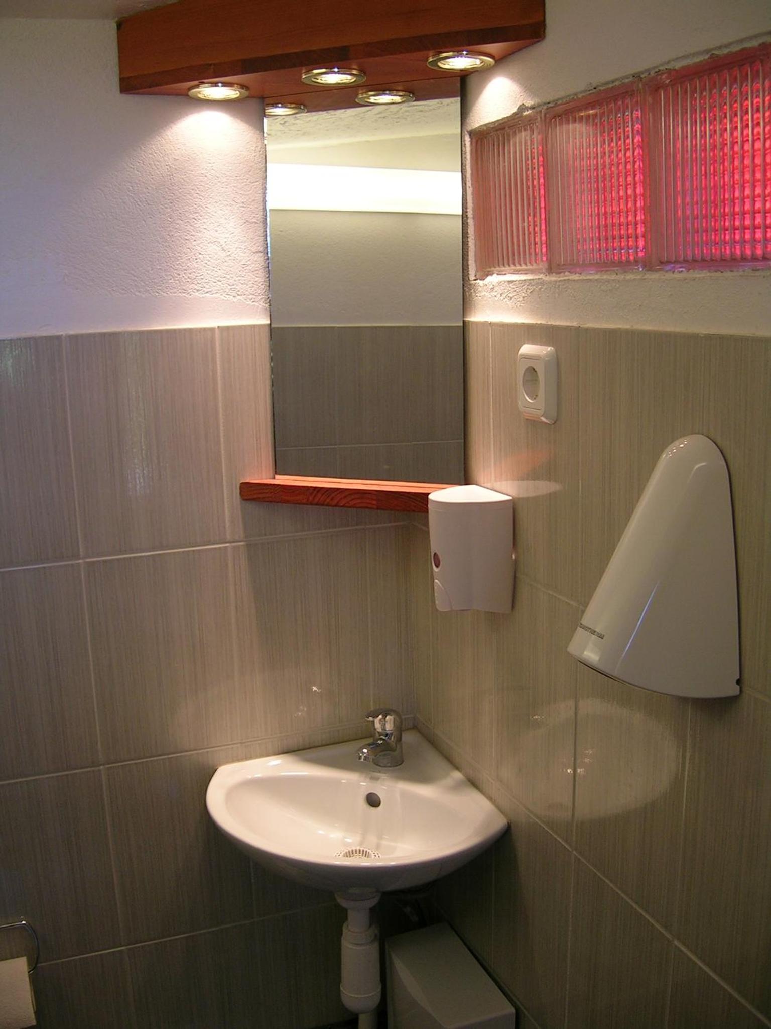 Quadruple Room - Photo 7