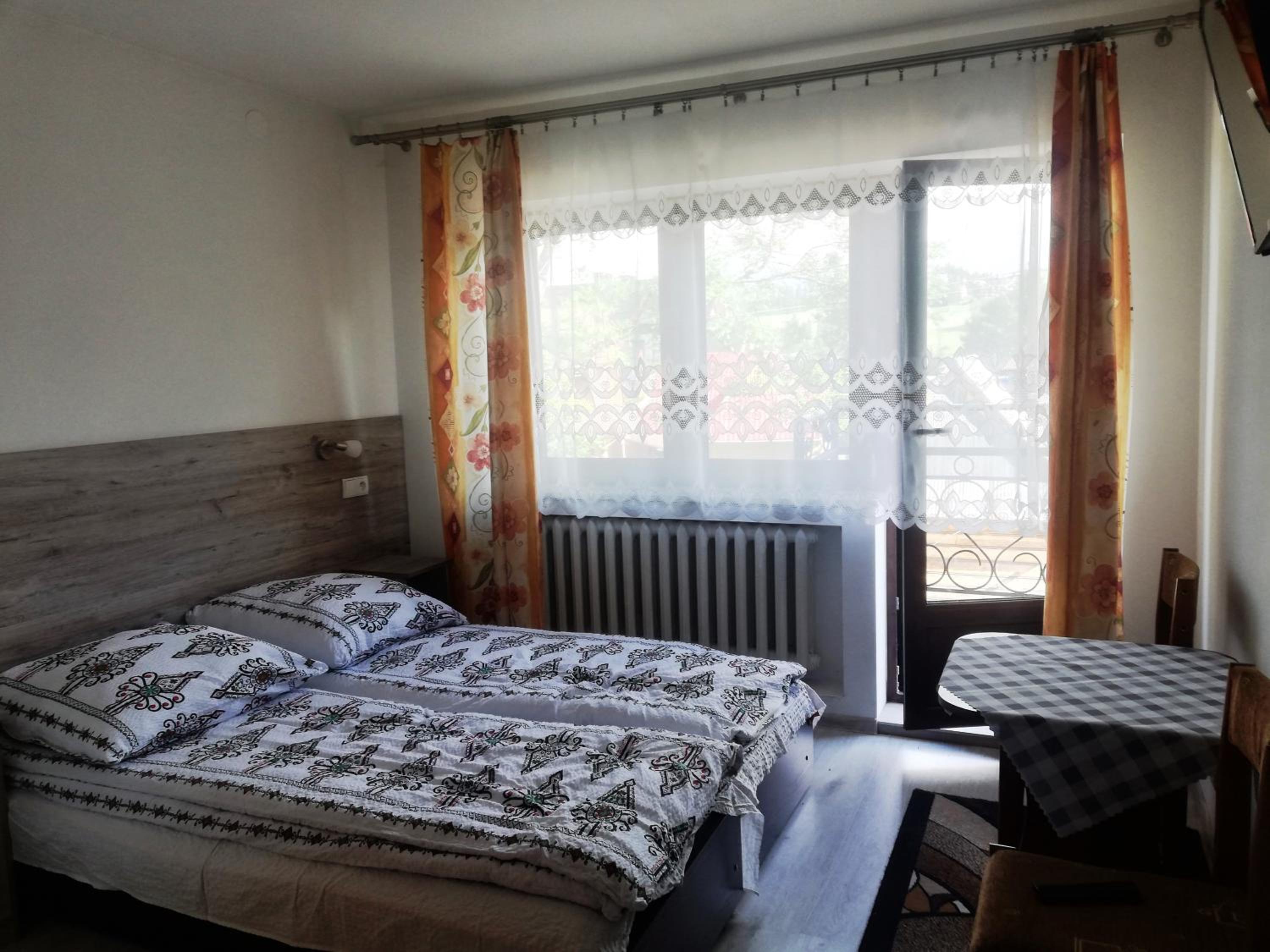 Double or Twin Room with Balcony - Photo 4