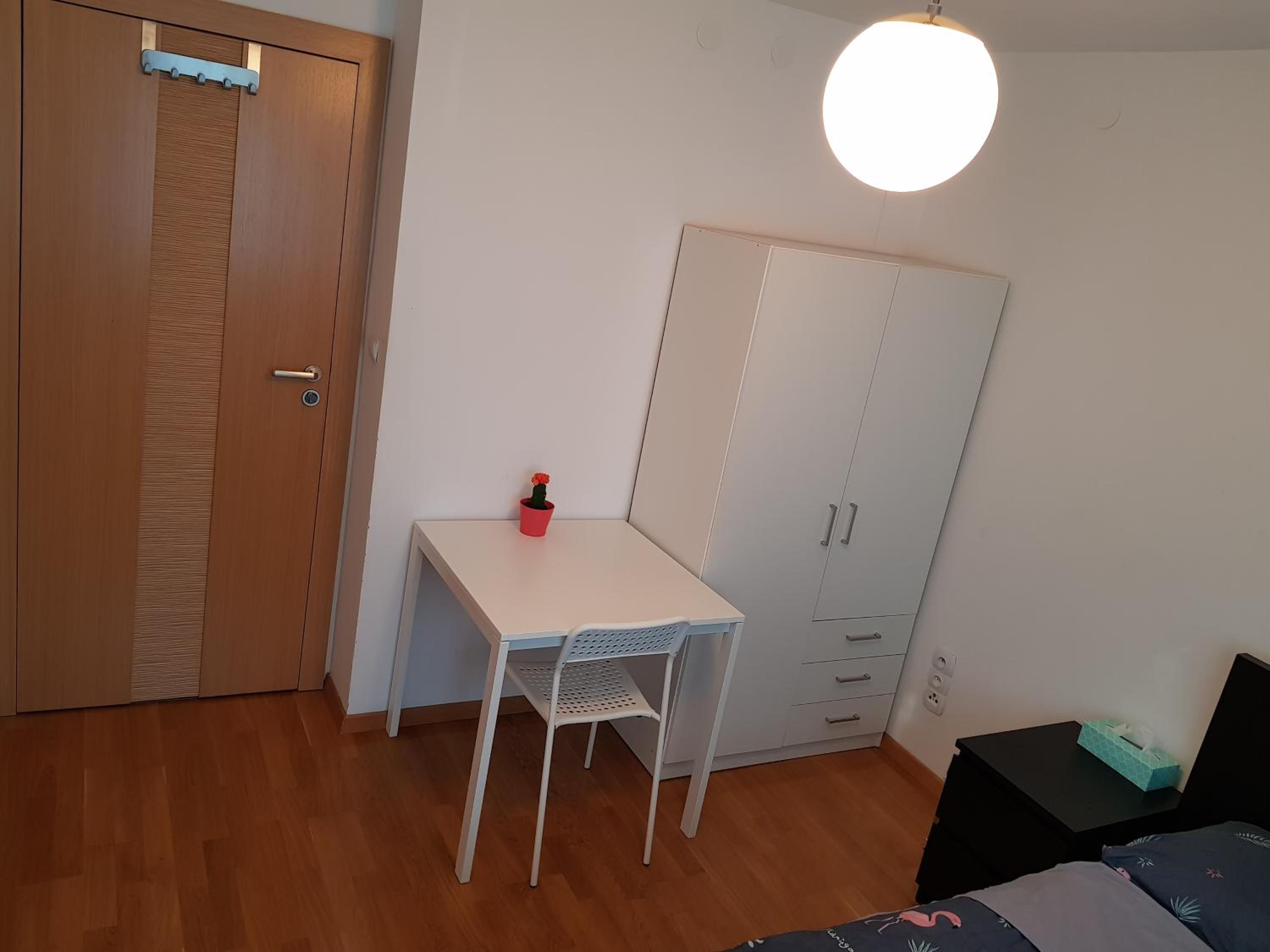 Budget Double Room - Photo 4