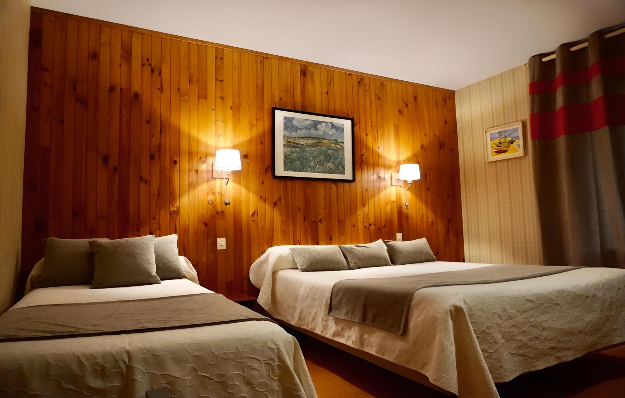 Triple Room with Bath photo 3