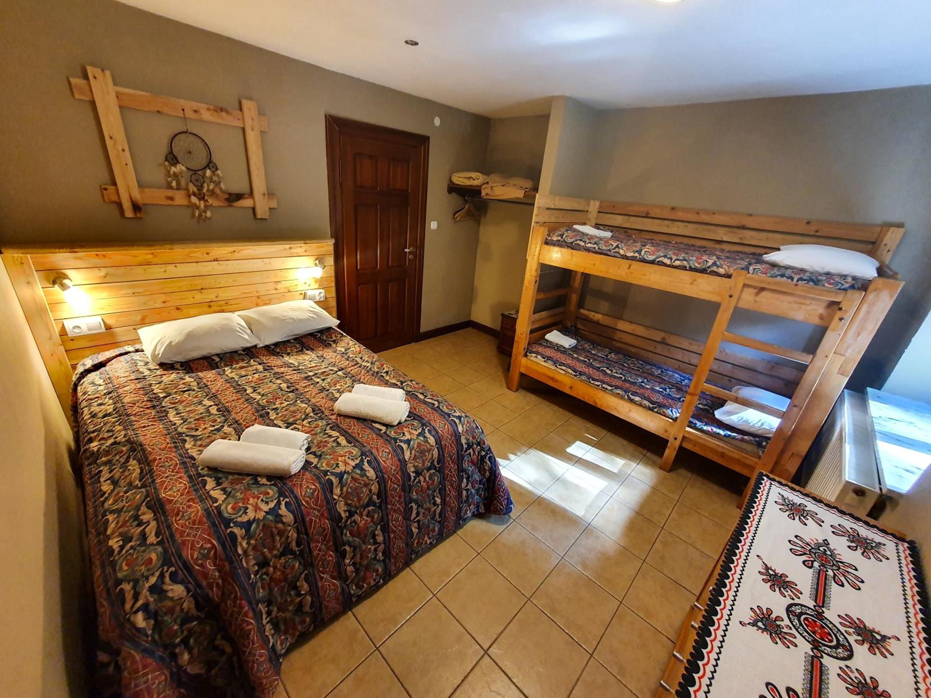 Economy Quadruple Room photo 3