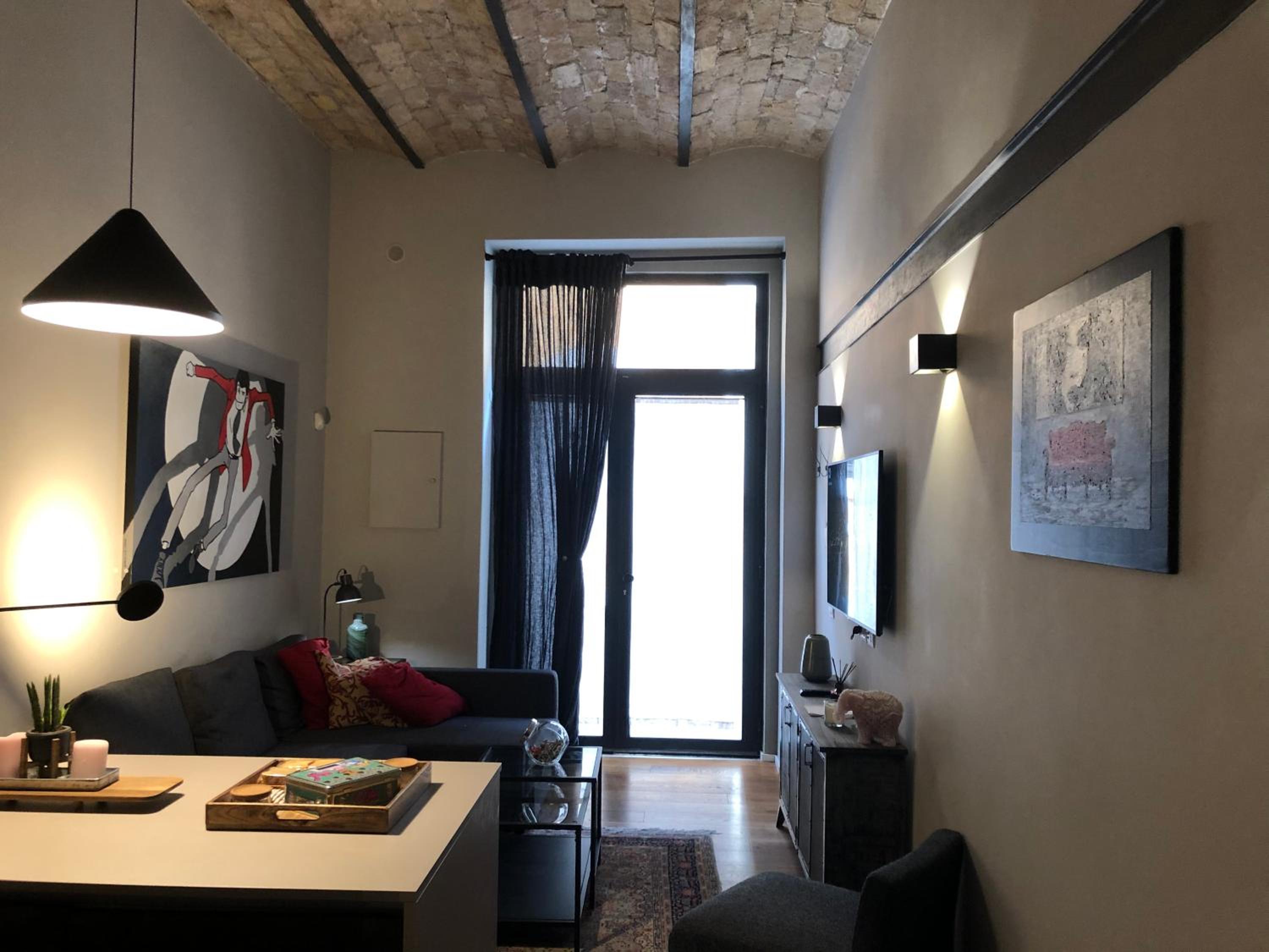 One-Bedroom Apartment photo 2