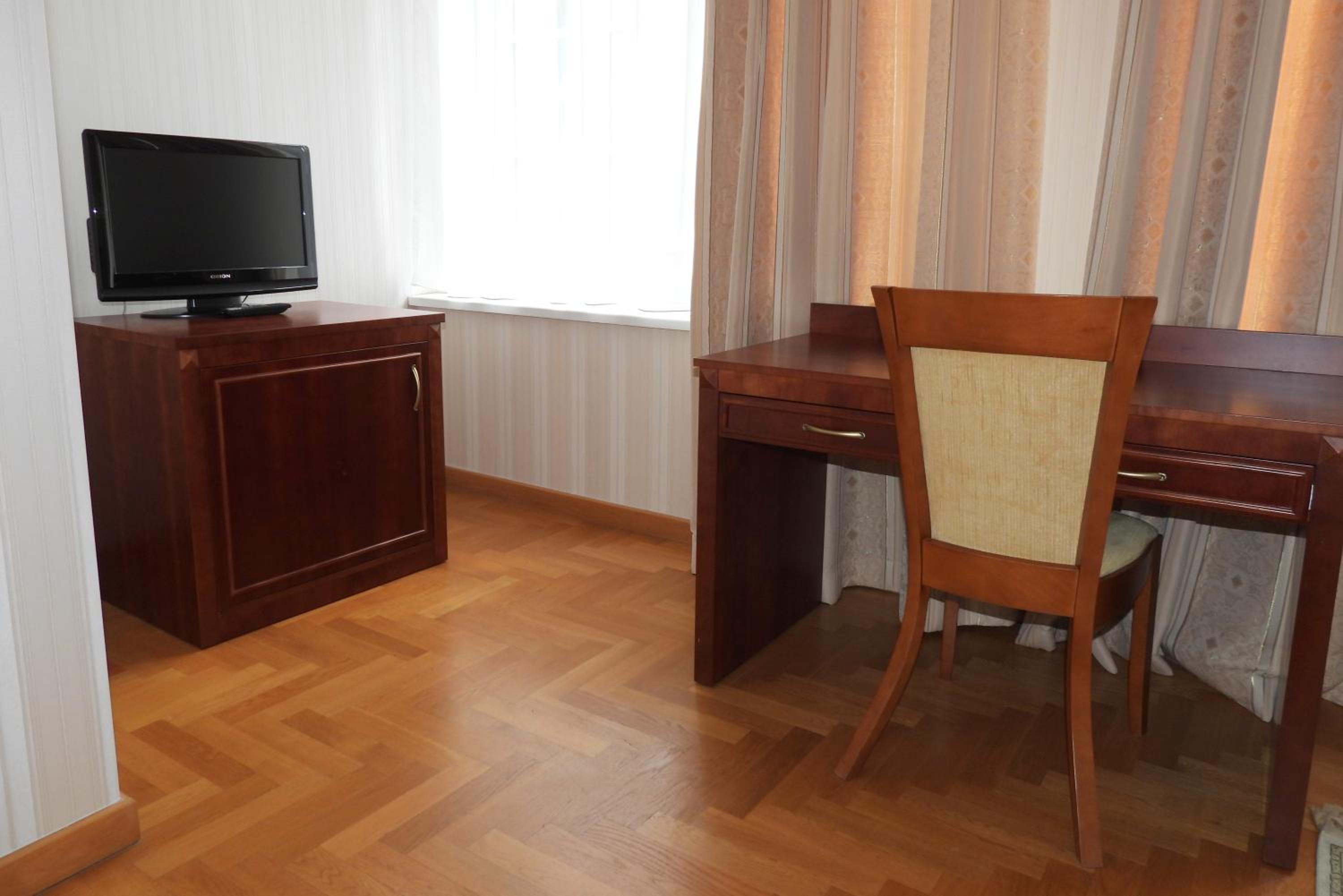 Single Room with Private Bathroom photo 3