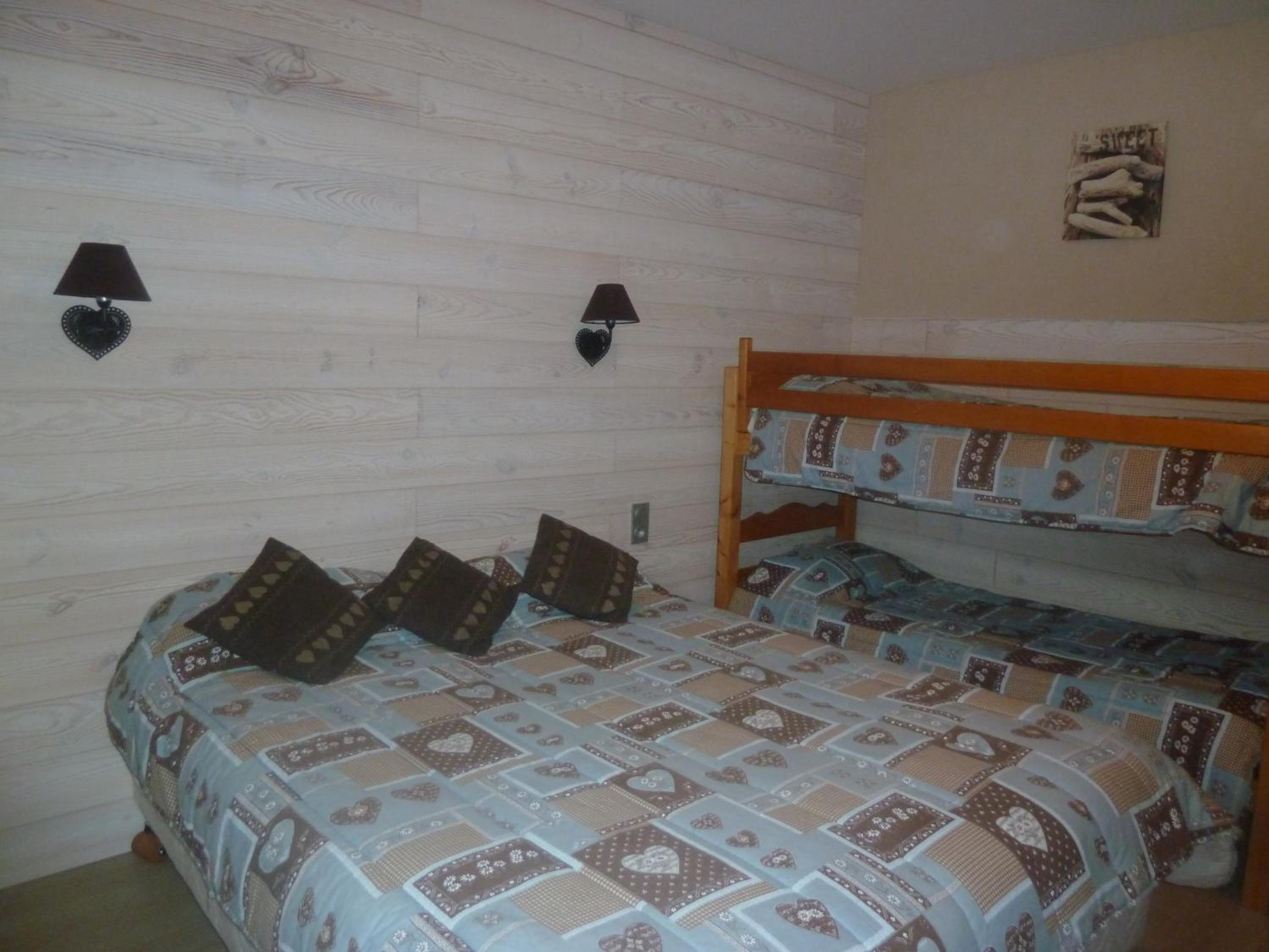 Family Room - Photo 2