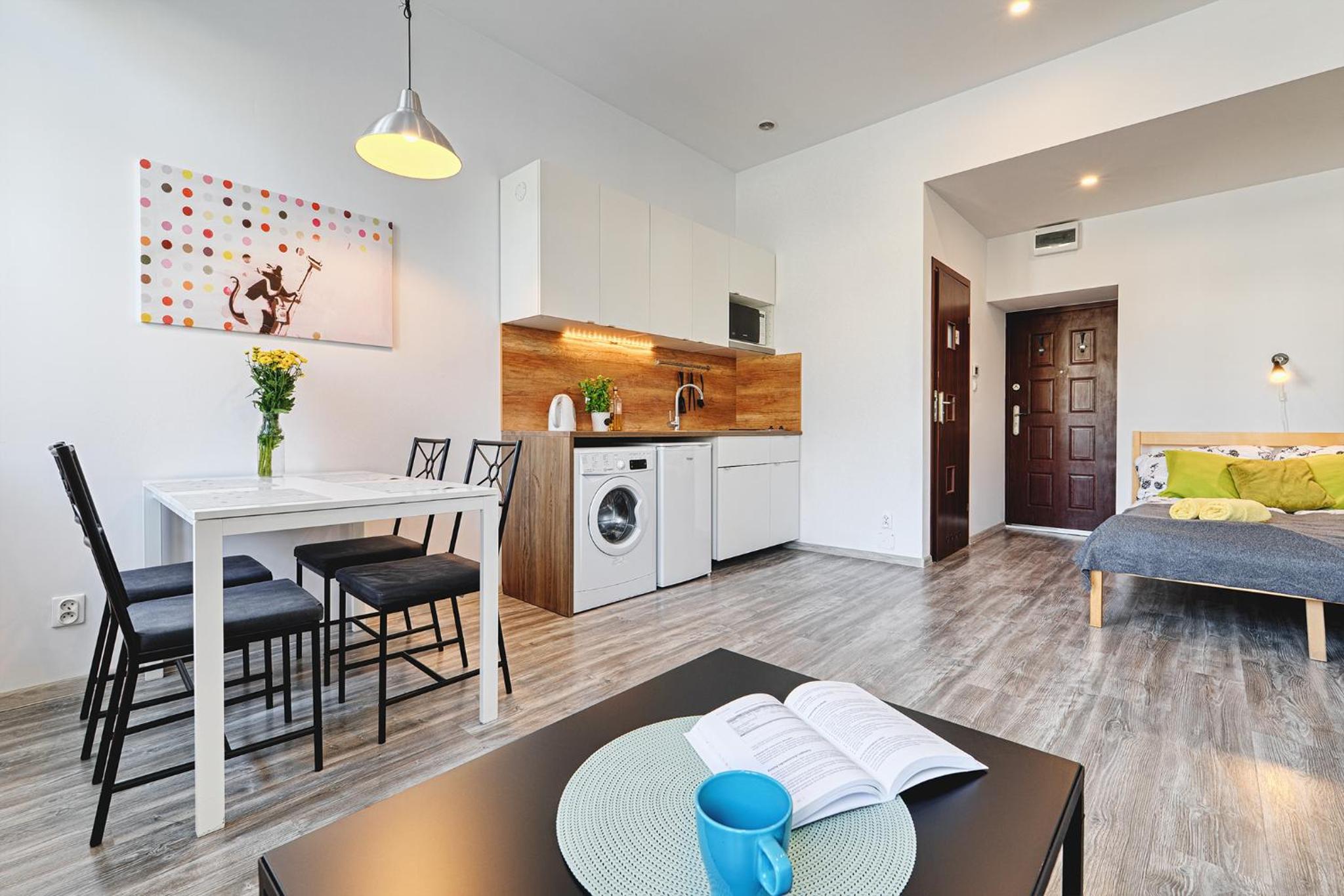 Studio Apartment - Photo 1