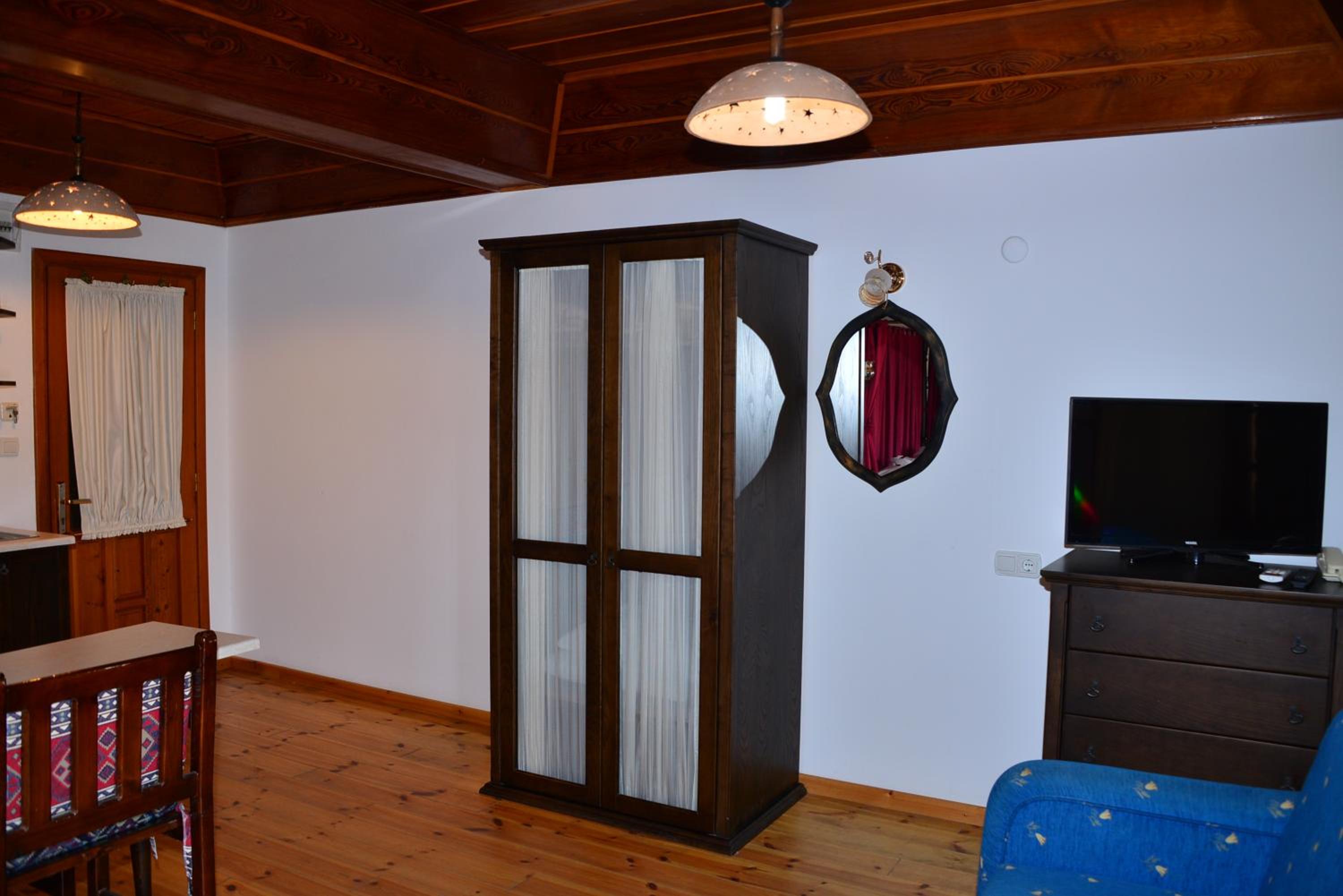 Studio Apartment photo 3