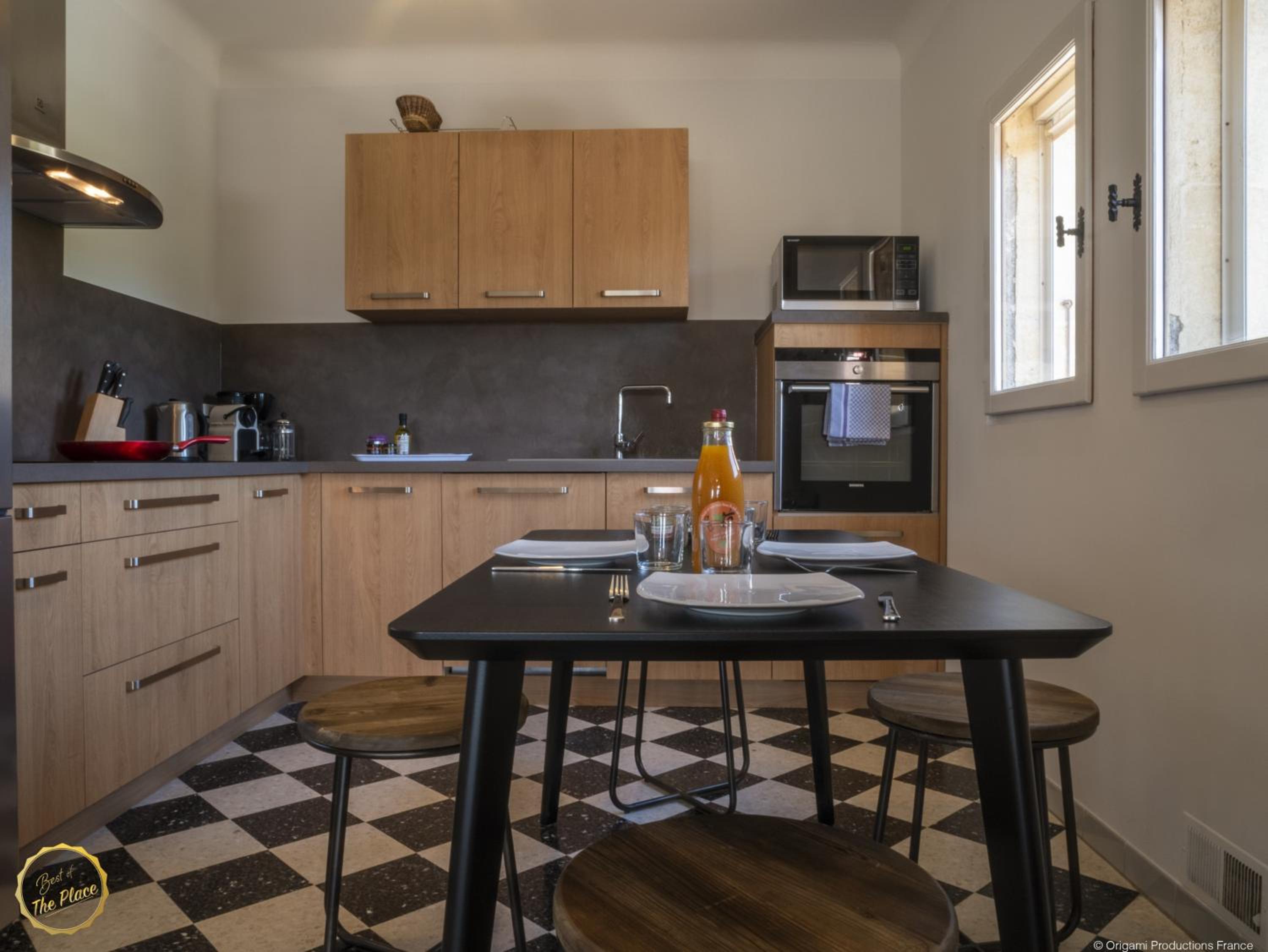 Four-Bedroom Apartment - Photo 3