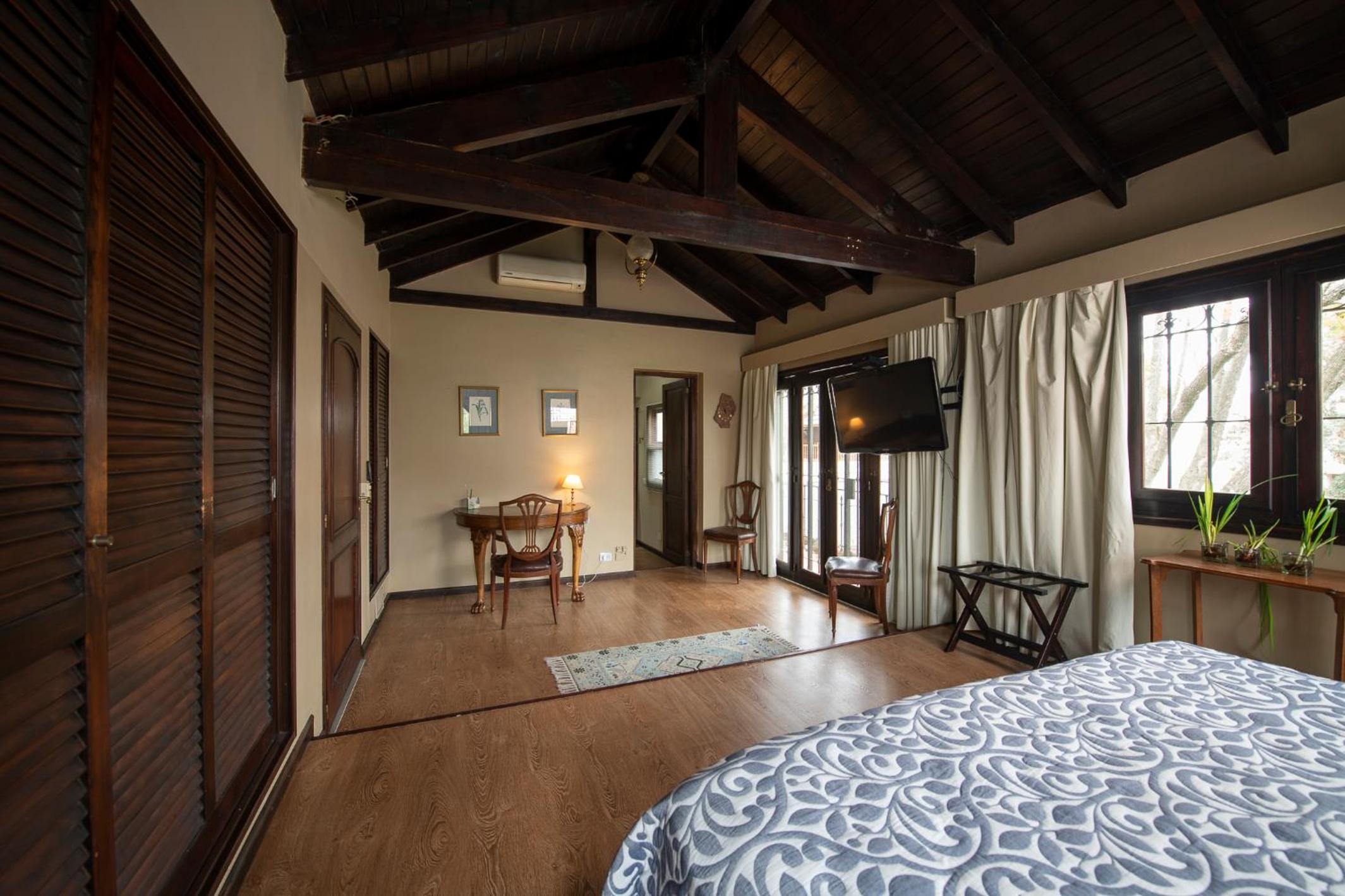 Deluxe King Suite photo 2