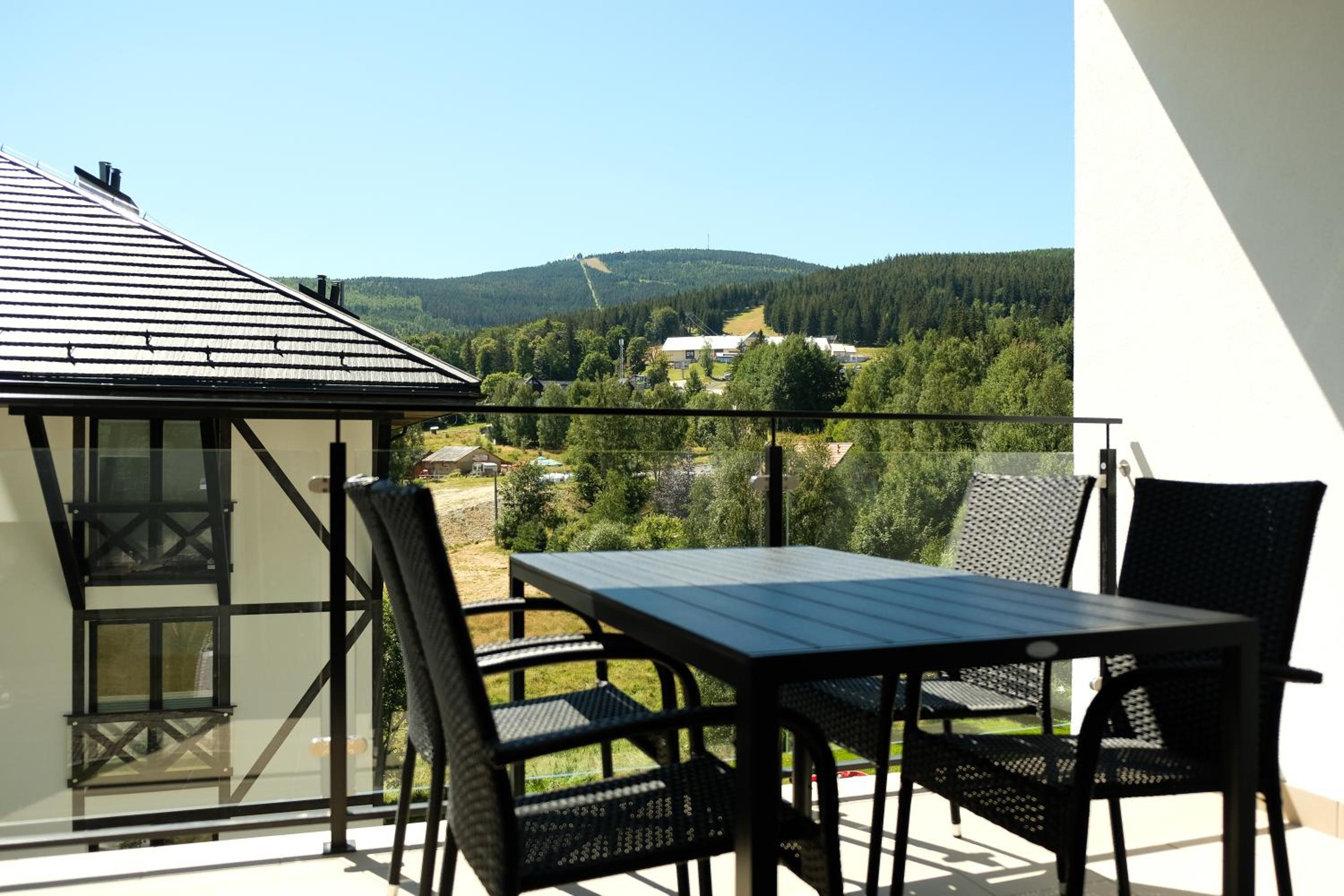 Apartment with Mountain View photo 1
