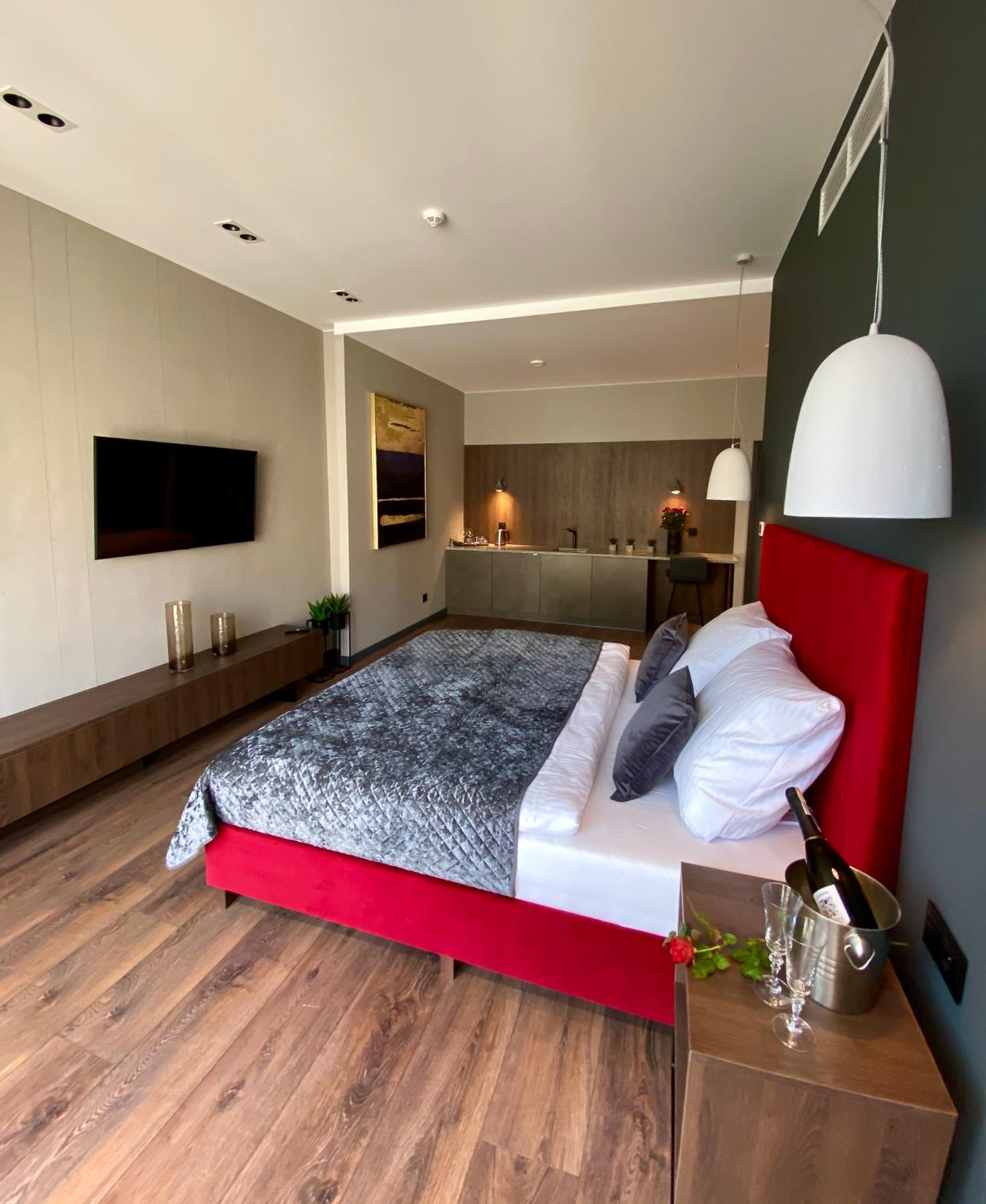 Deluxe Junior Suite - Photo 2