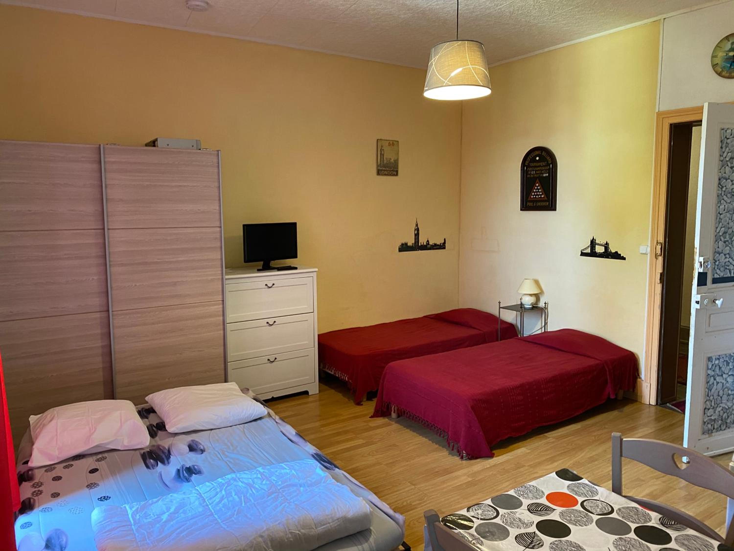 Family Studio - Photo 1
